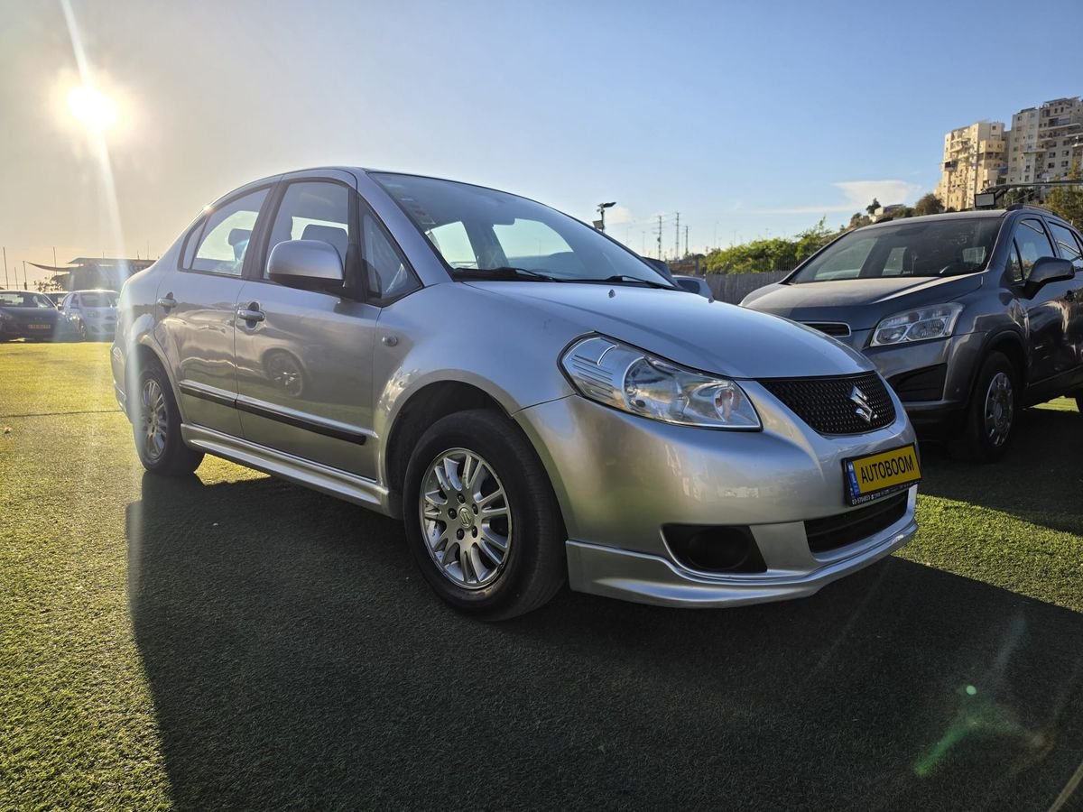 Suzuki SX4 2012 sedan GLX automatic — Tel Aviv, Israel