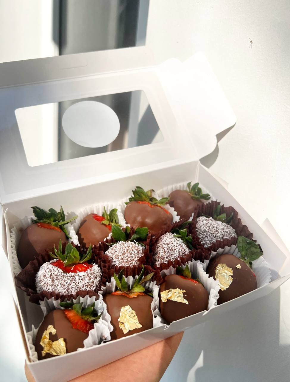 Десерт Sweet Berry Atelier: клубника в бельгийском шоколаде — Нячанг, Вьетнам