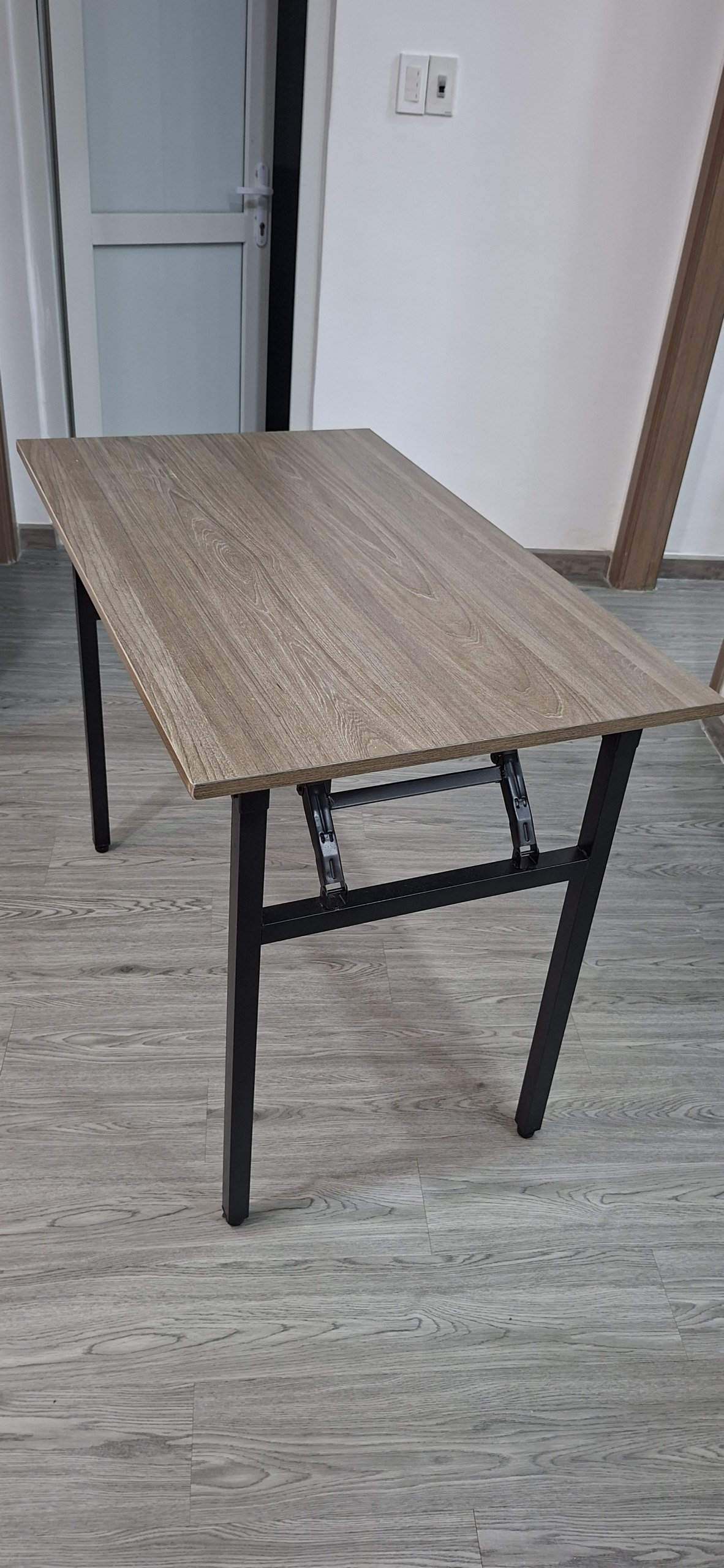 Mesa 100x60x77 cm, patas plegables, 400k VND — excellent — Nha Trang, Vietnam
