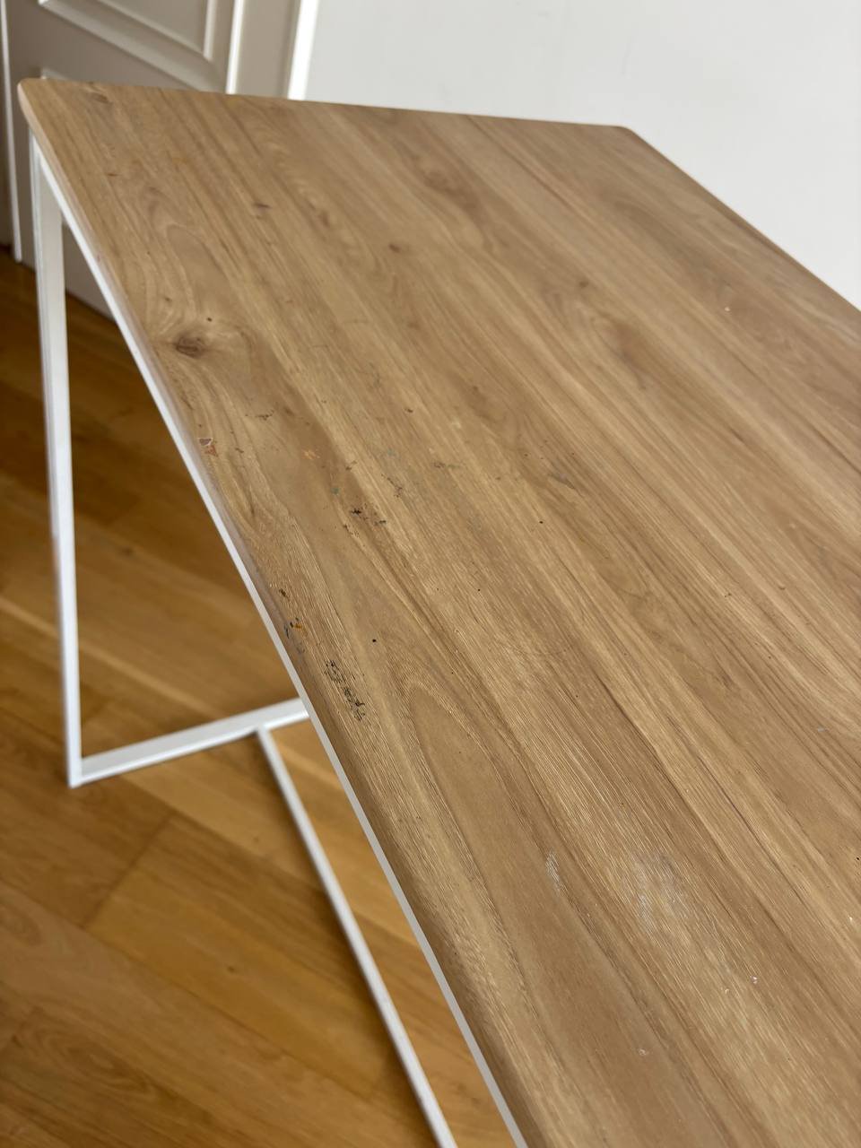 Table (free) — Valencia, Spain