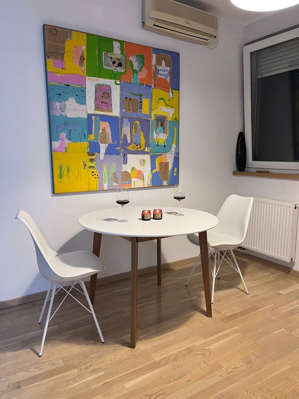 Table in excellent condition — Novi Sad, Serbia Table in excellent condition — Novi Sad, Serbia
