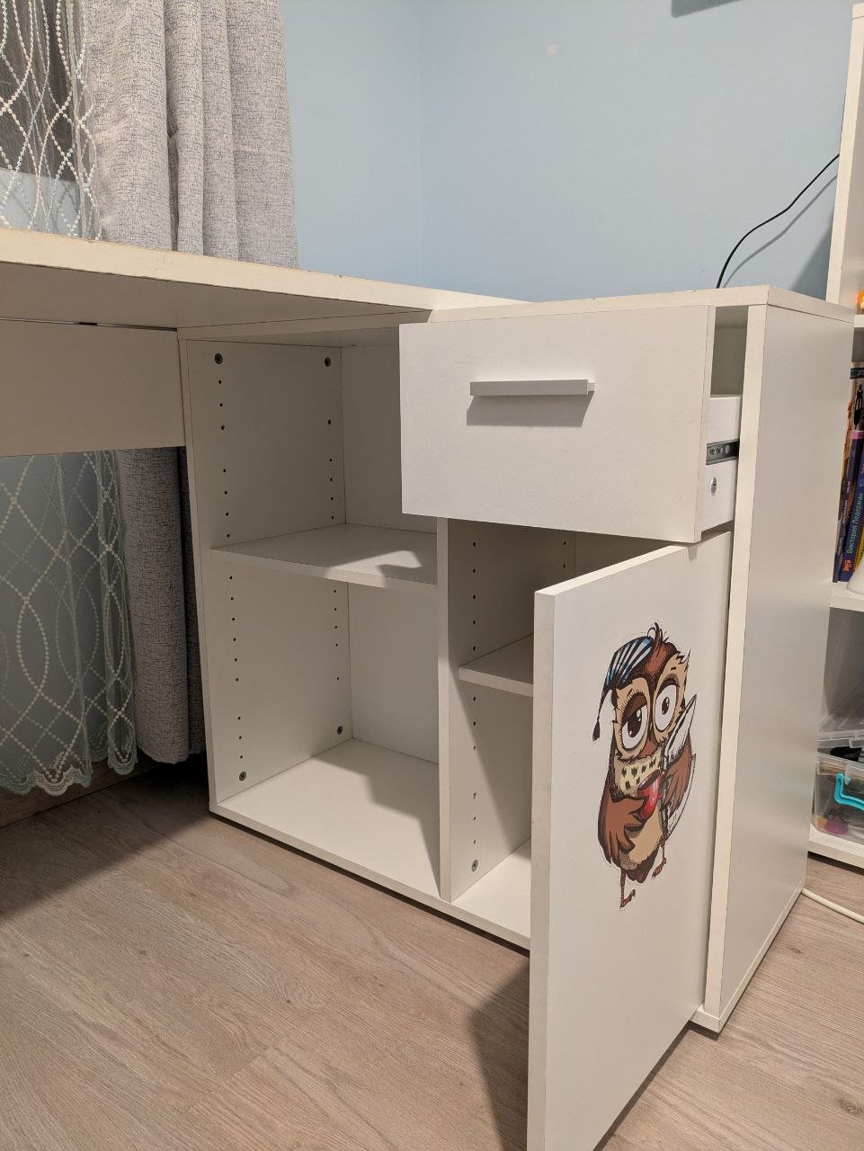 Mesa con mueble, recogida en Limassol (gratis) — Limasol, Chipre