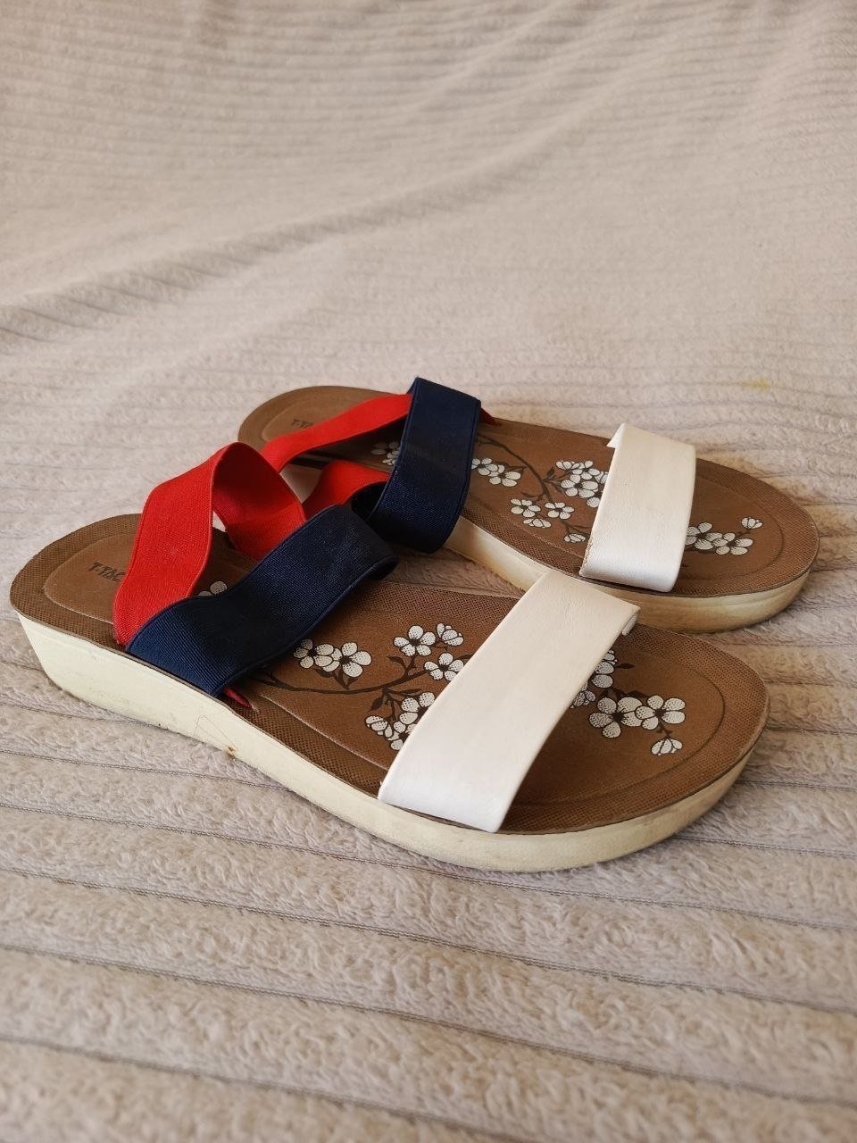 Sandalias Taccardi 37, 24 cm — Moscú, Rusia