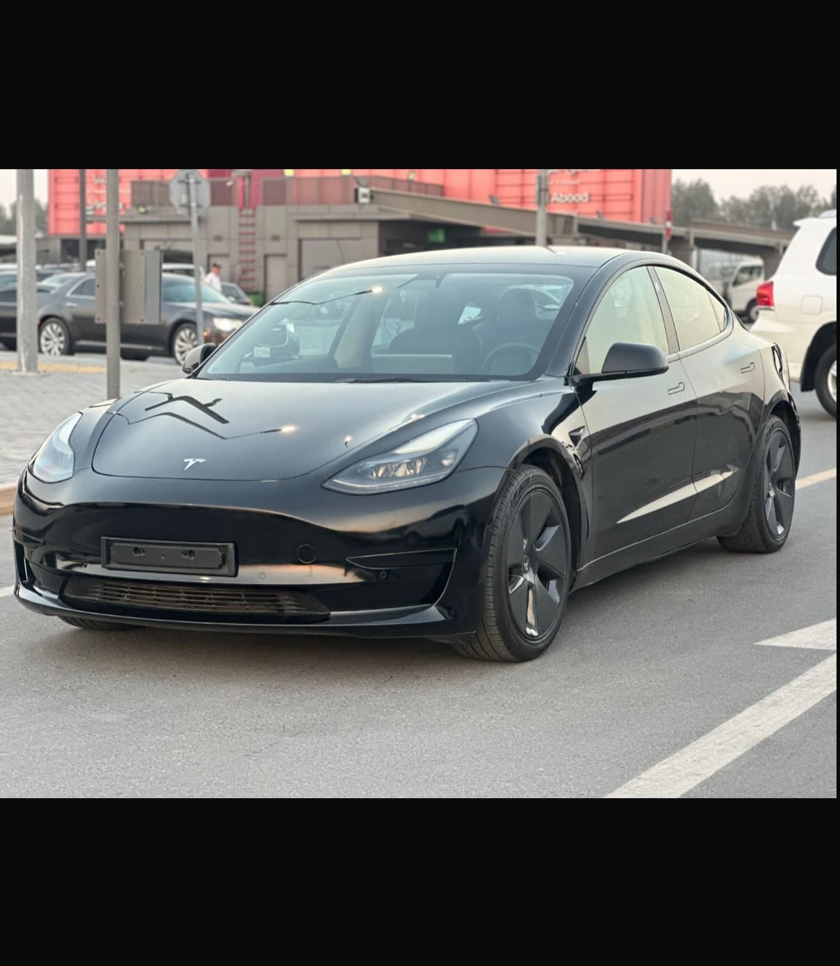 Tesla Model 3 2021, 55,000 AED, battery 87%