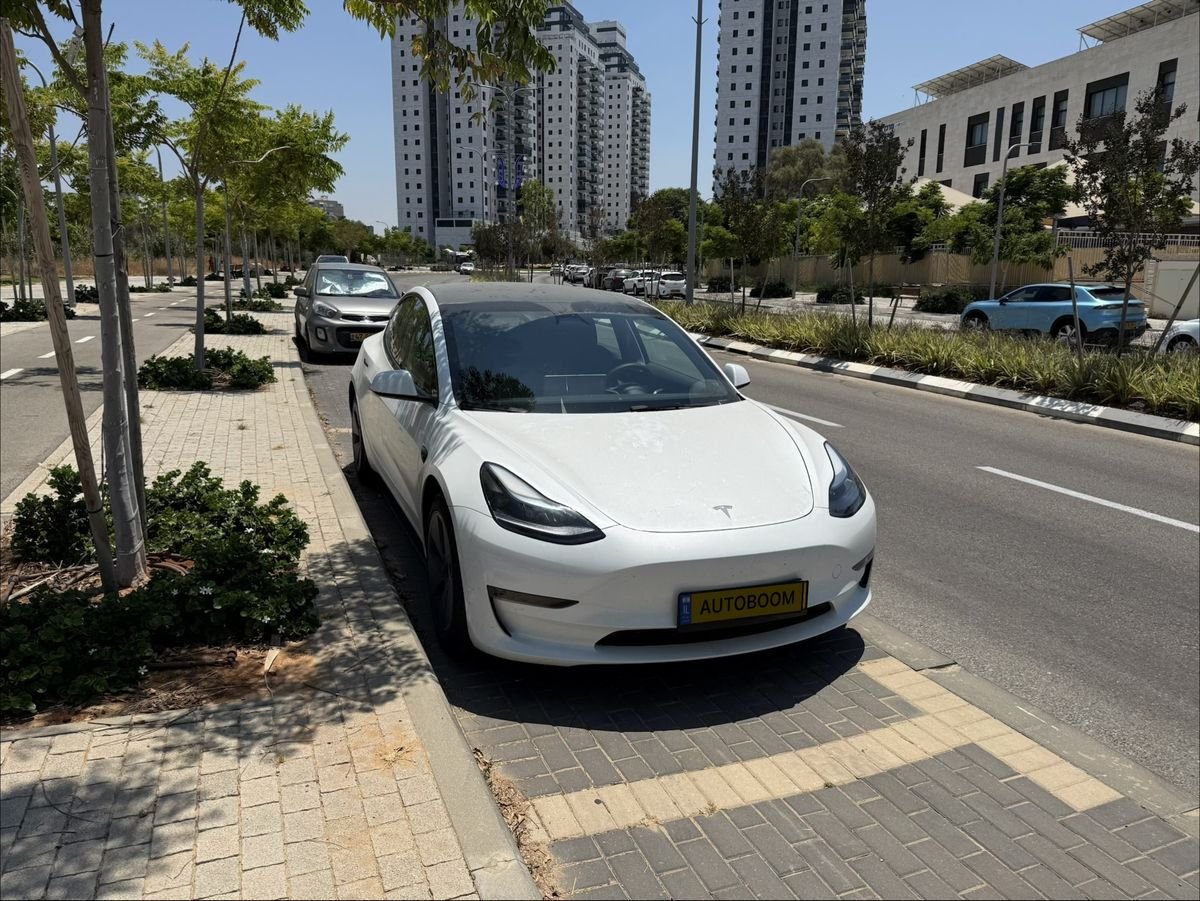 Tesla Model 3 Long Range 2022 white automatic — Tel Aviv, Israel