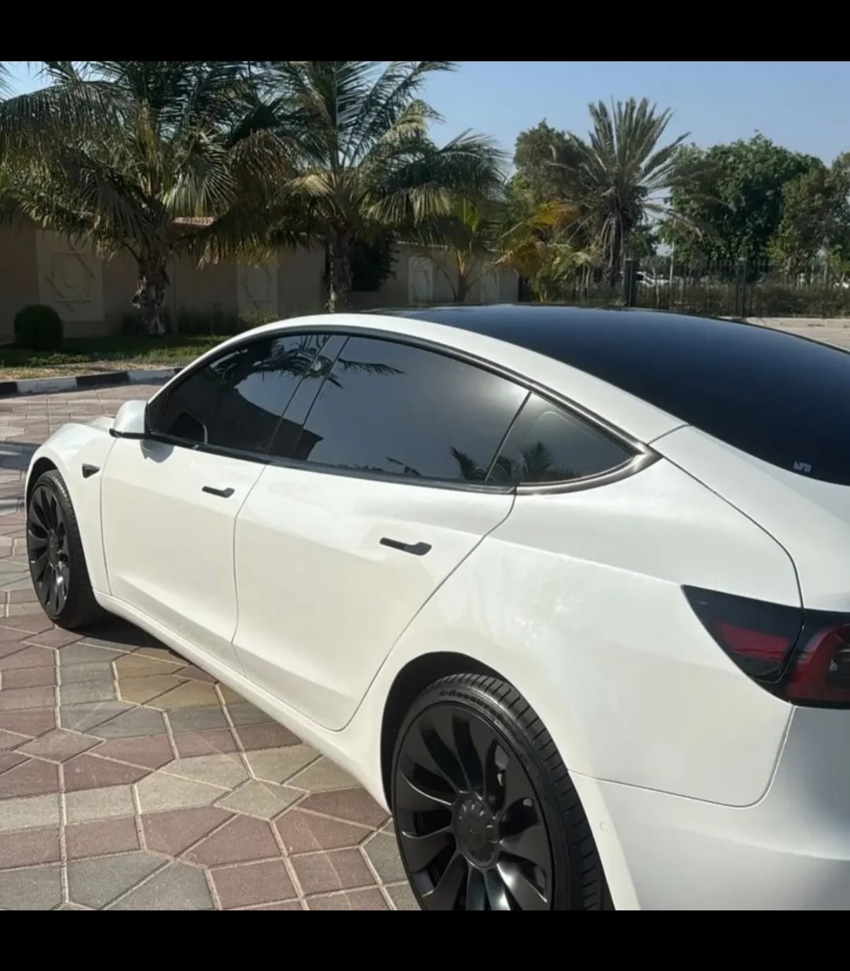 تسلا موديل S 2023 بسعر 63,000 درهم