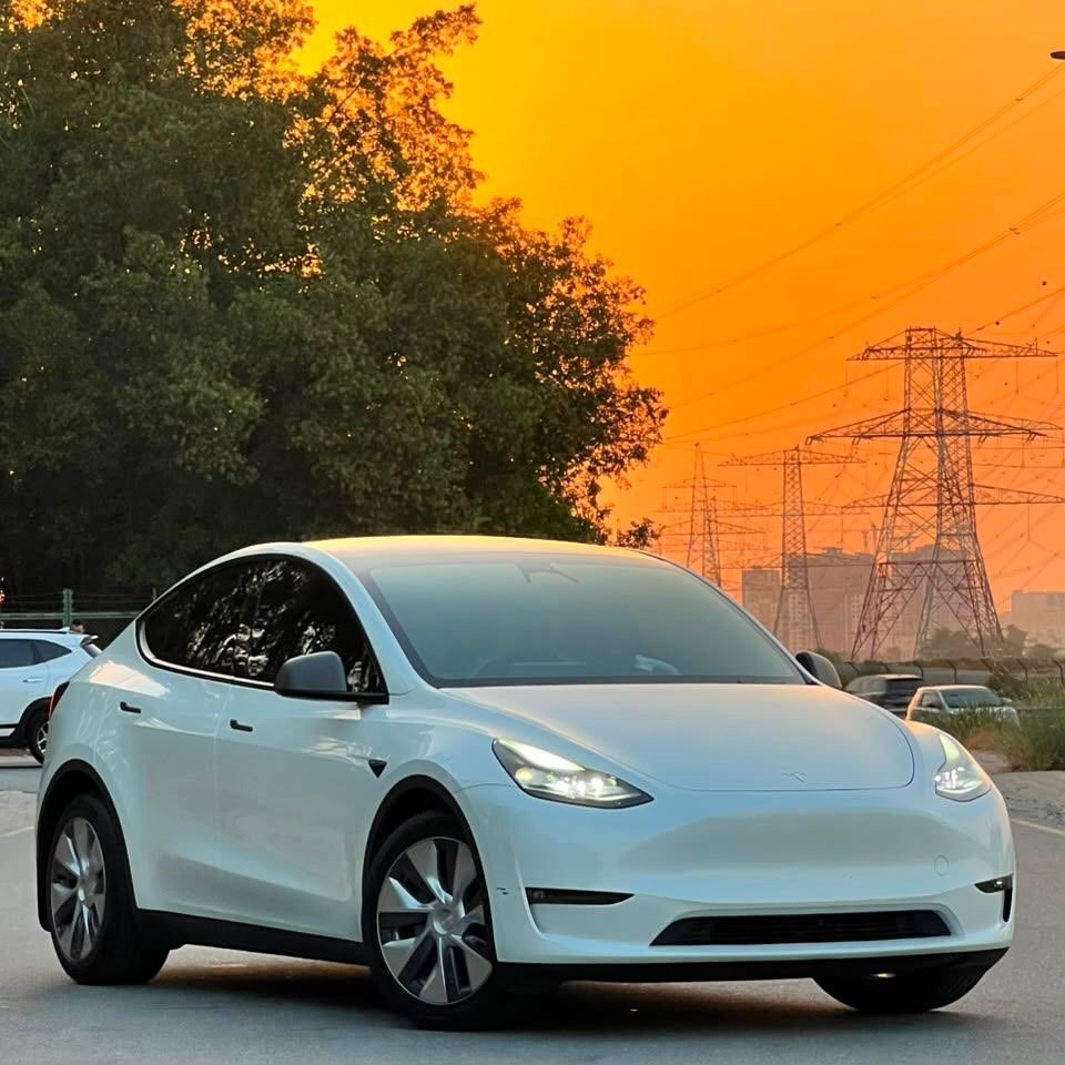 Tesla Model Y 2024 Long Range с пробегом 37 тыс. км — Дубай, ОАЭ Tesla Model Y 2024 Long Range с пробегом 37 тыс. км — б/у — Дубай, ОАЭ
