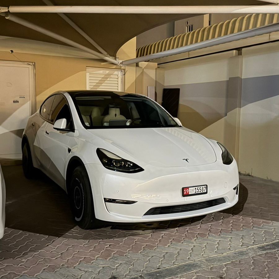 Tesla Model Y Long Range 2022, белая, пробег 100 тыс — Дубай, ОАЭ Tesla Model Y Long Range 2022, белая, пробег 100 тыс — б/у — Дубай, ОАЭ