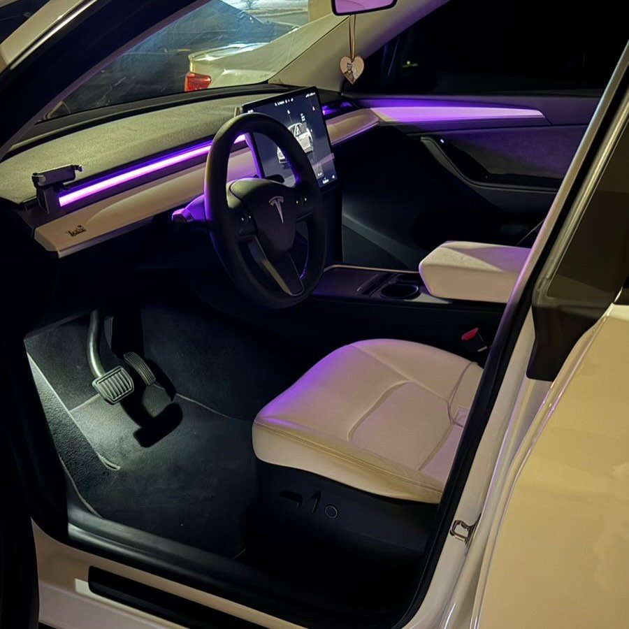 Tesla Model Y Long Range 2022, белая, пробег 100 тыс — Дубай, ОАЭ Tesla Model Y Long Range 2022, белая, пробег 100 тыс — б/у — Дубай, ОАЭ
