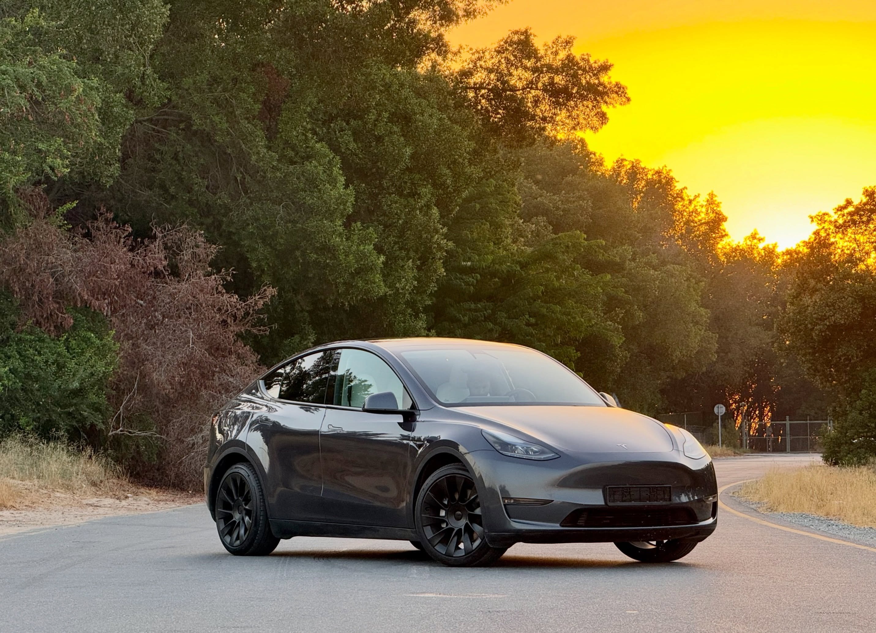 Tesla Model Y Long Range 2023 GCC, 130000 AED — Дубай, ОАЭ Tesla Model Y Long Range 2023 GCC, 130000 AED — Дубай, ОАЭ