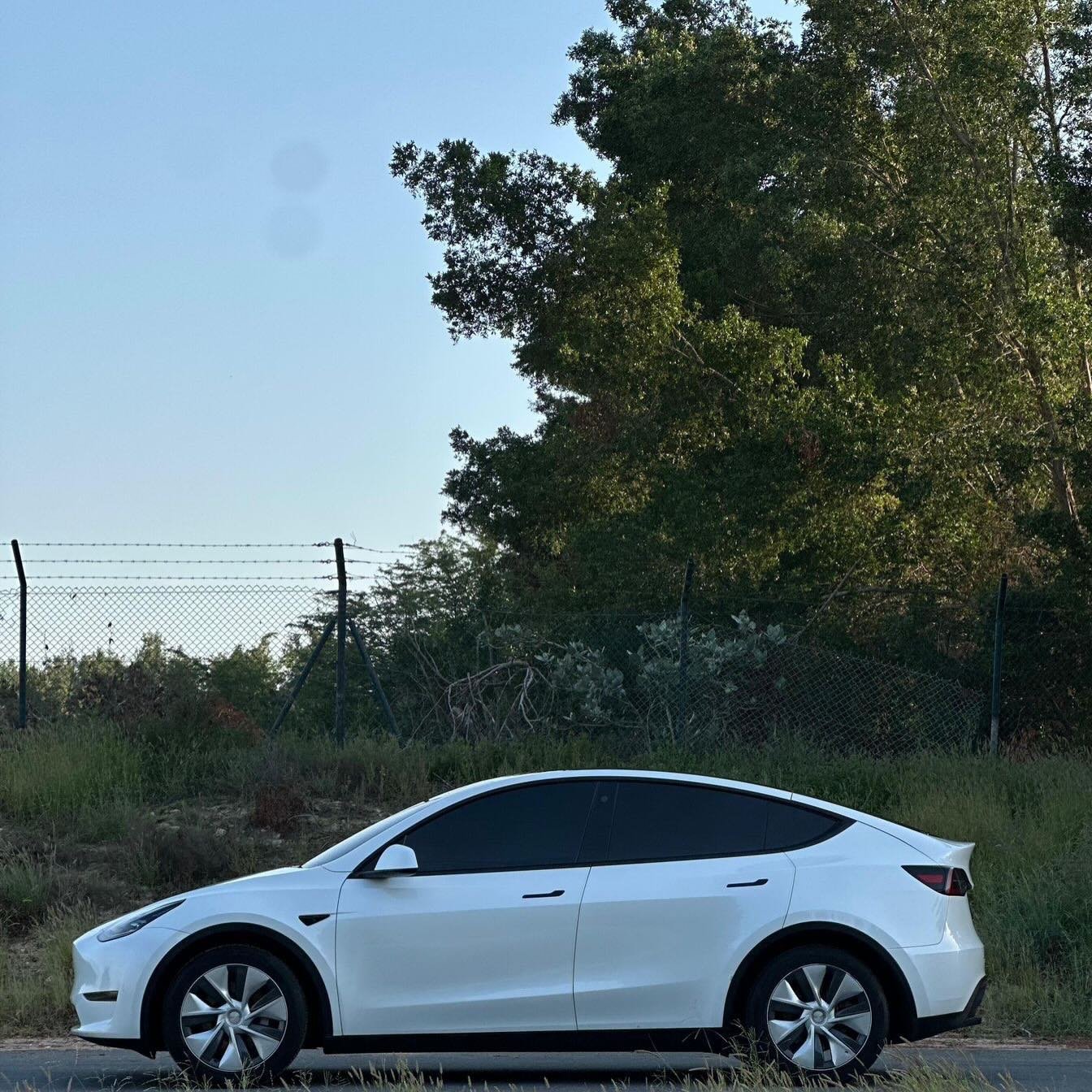 Tesla Model Y Long Range 2024 white, dual motor — Dubai, UAE