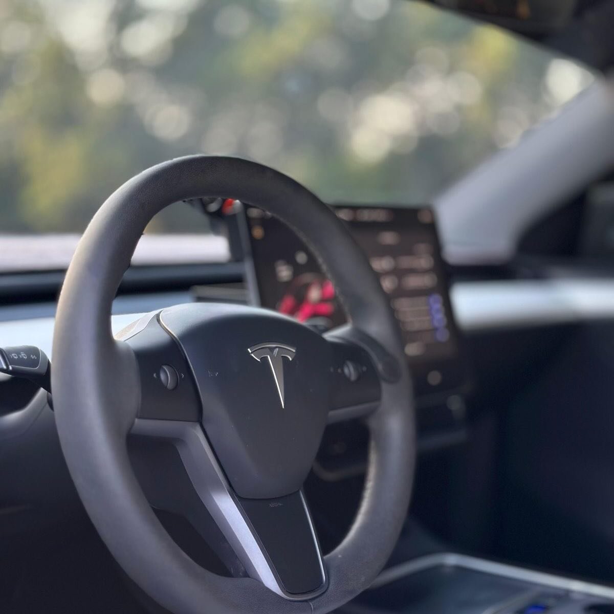 Tesla Model Y Long Range 2024 white, dual motor — Dubai, UAE