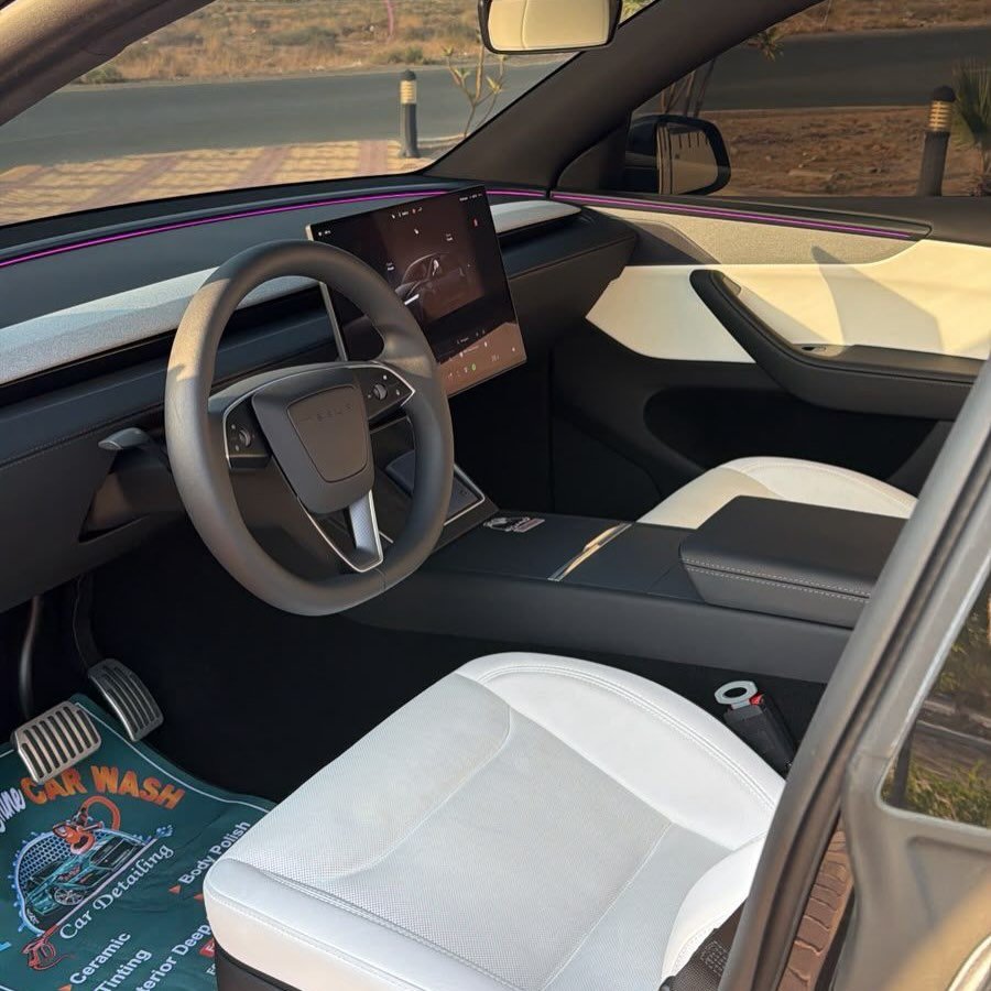 Tesla Model Y Long Range AWD 2026 серый, пробег 10 тыс, на гарантии — Дубай, ОАЭ Tesla Model Y Long Range AWD 2026 серый, пробег 10 тыс, на гарантии — б/у — Дубай, ОАЭ