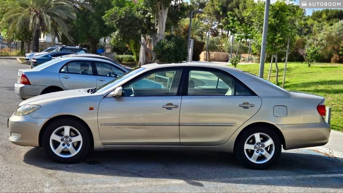 Toyota Camry 2005 beige automatic 2.4 — Tel Aviv, Israel