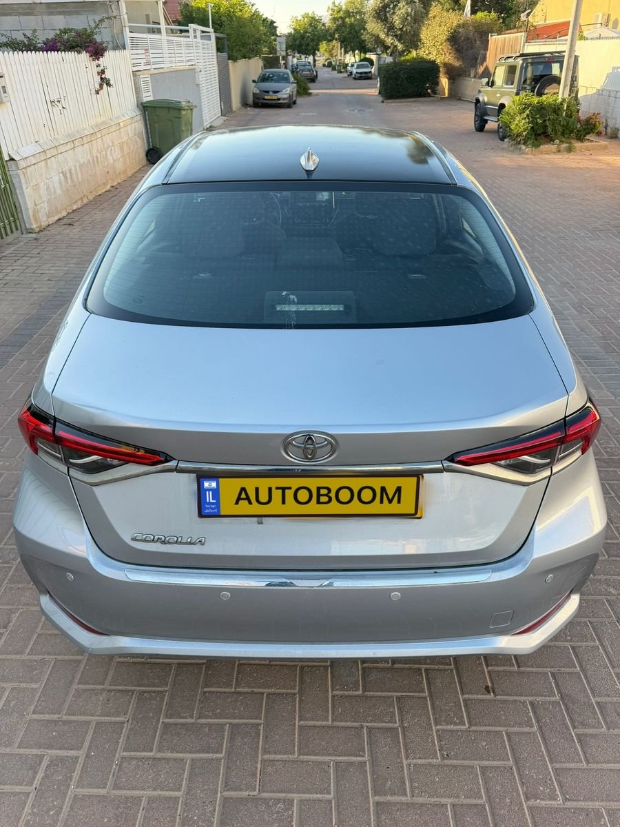 Toyota Corolla 2023 Active sedan silver — Tel Aviv, Israel