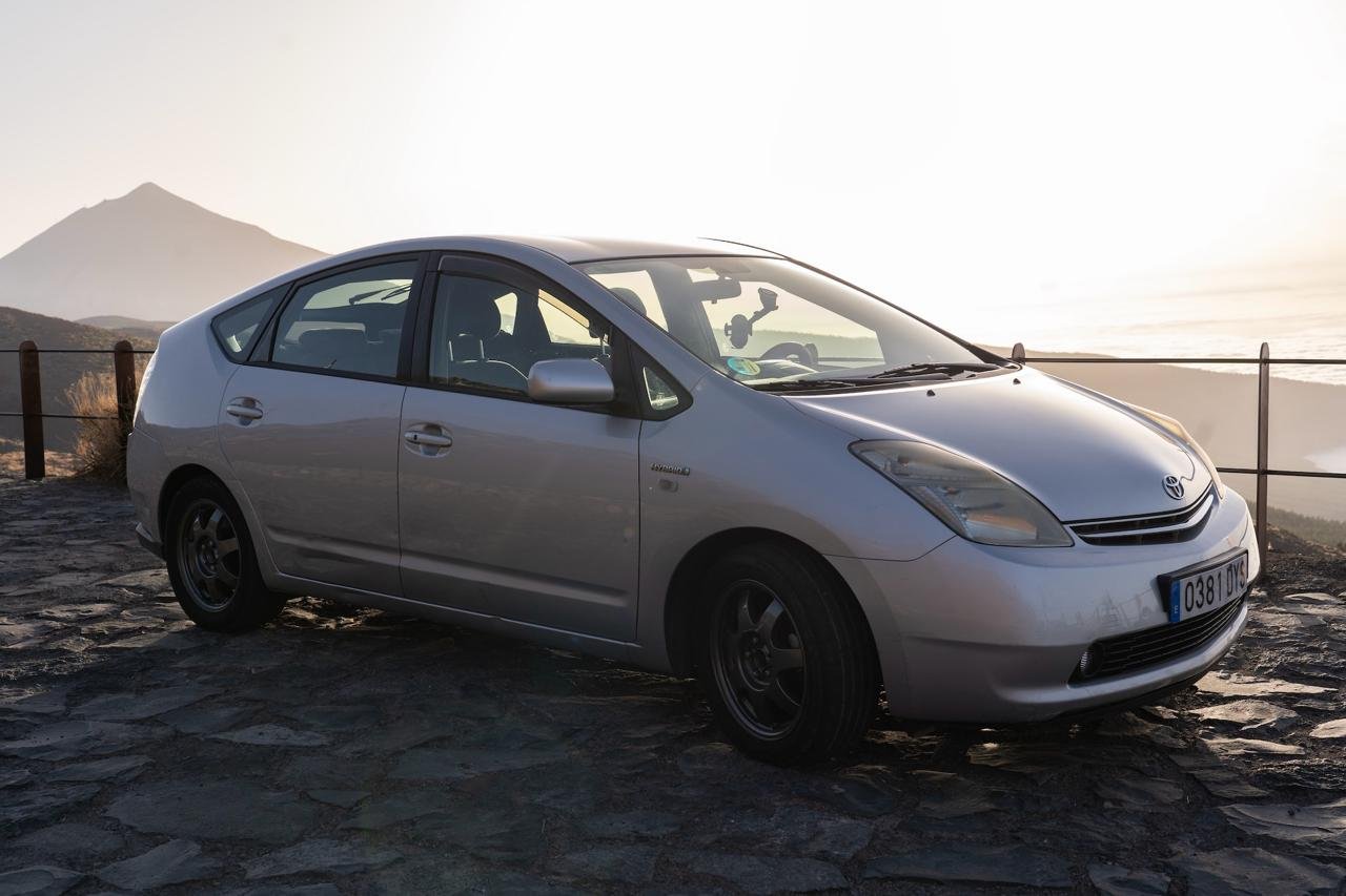 Toyota Prius Hybrid 2006 серебристый автомат — Тенерифе, Испания