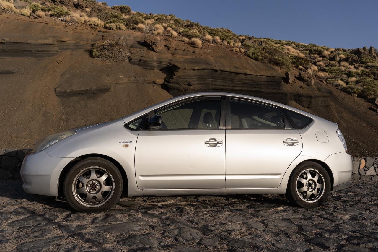 Toyota Prius Hybrid 2006 серебристый автомат — Тенерифе, Испания
