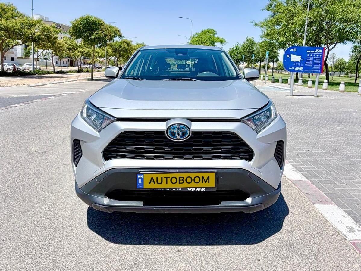 Toyota RAV4 2022 silver E-volve hybrid automatic — Tel Aviv, Israel