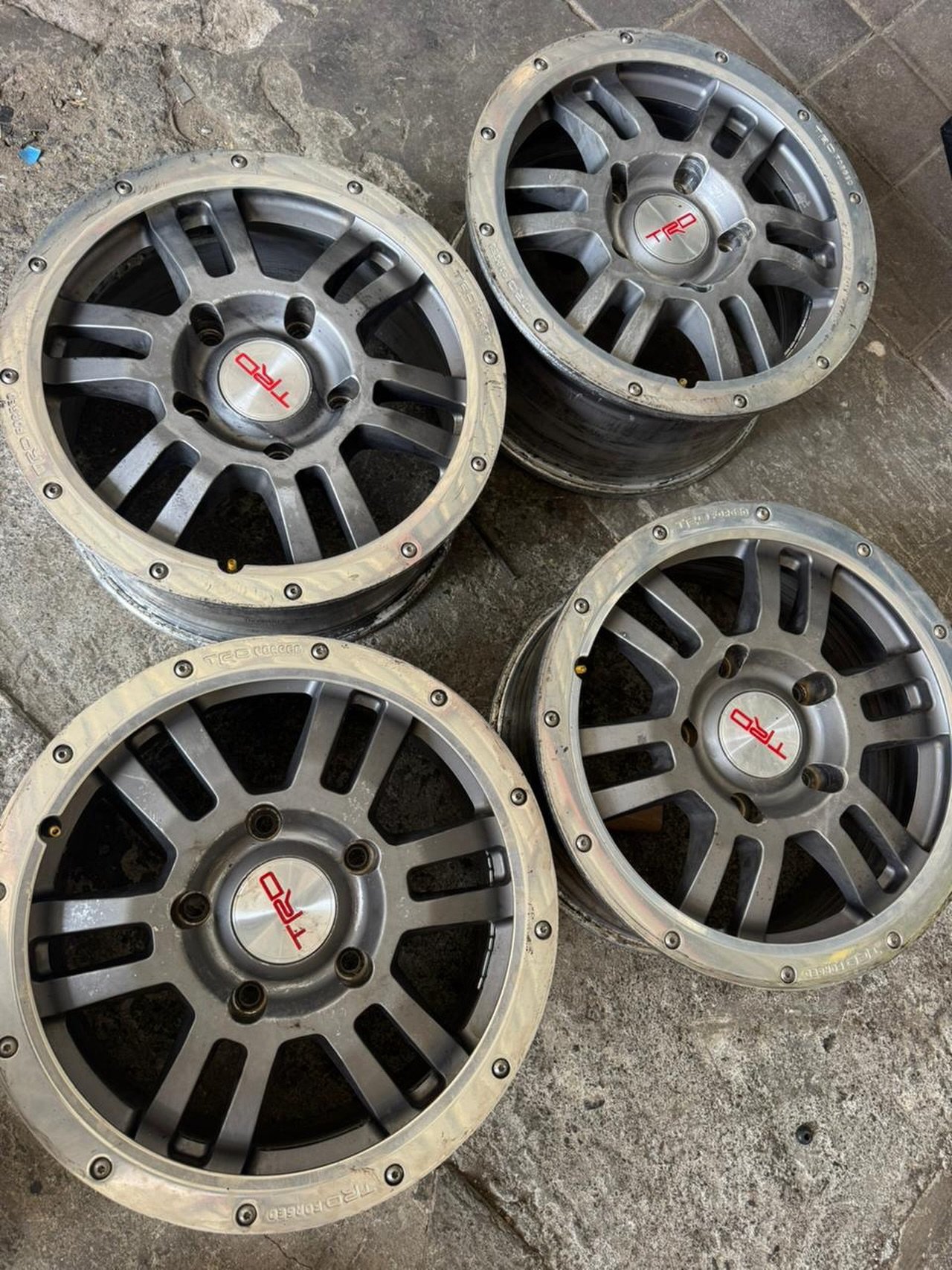 Rines TRD 17 con pernos, nuevos — Nuevo — Dubái, EAU