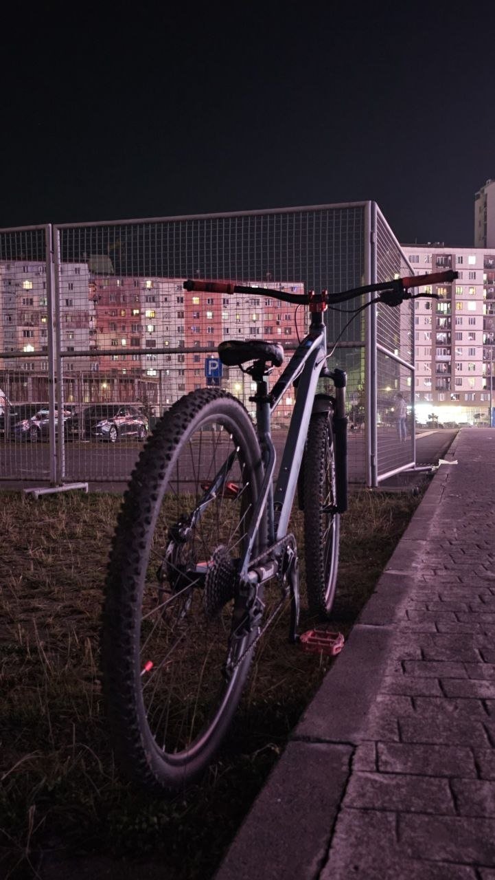 Bicicleta TRINX M1000 PRO con mejoras — Batumi, Georgia