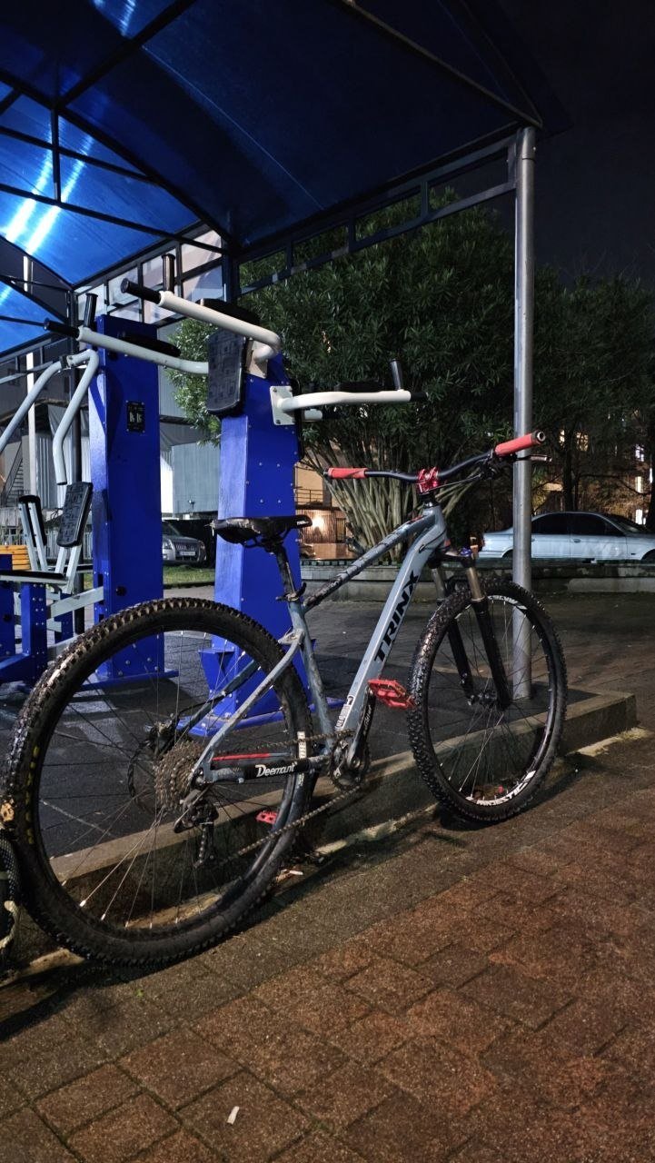 Bicicleta TRINX M1000 PRO con mejoras — Batumi, Georgia