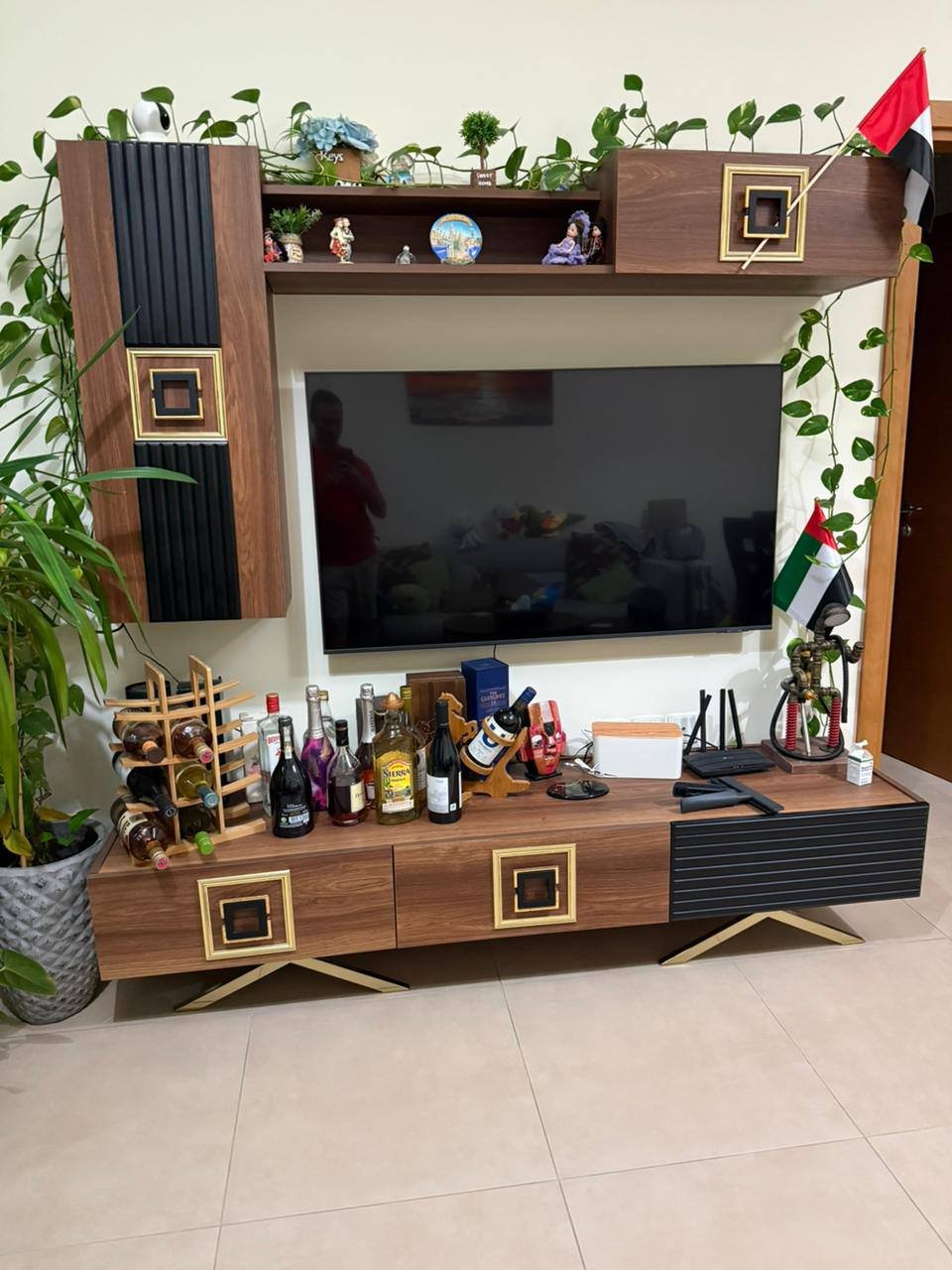 Тумба под ТВ с декором 400 AED — used — Дубай, ОАЭ