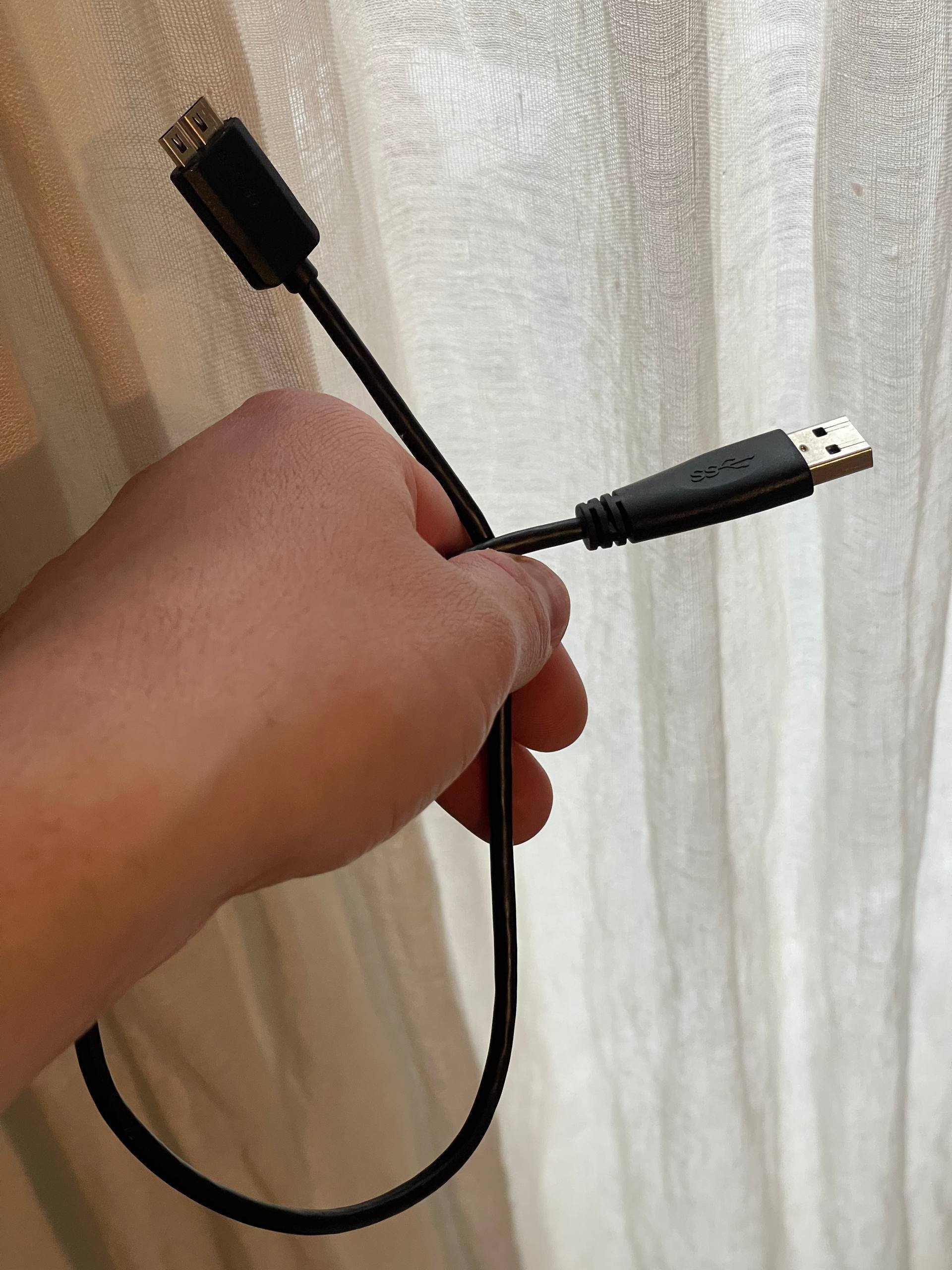 كابل USB لهارد خارجي HDD بسعر 10 GEL — مستعمل — تبليسي, جورجيا