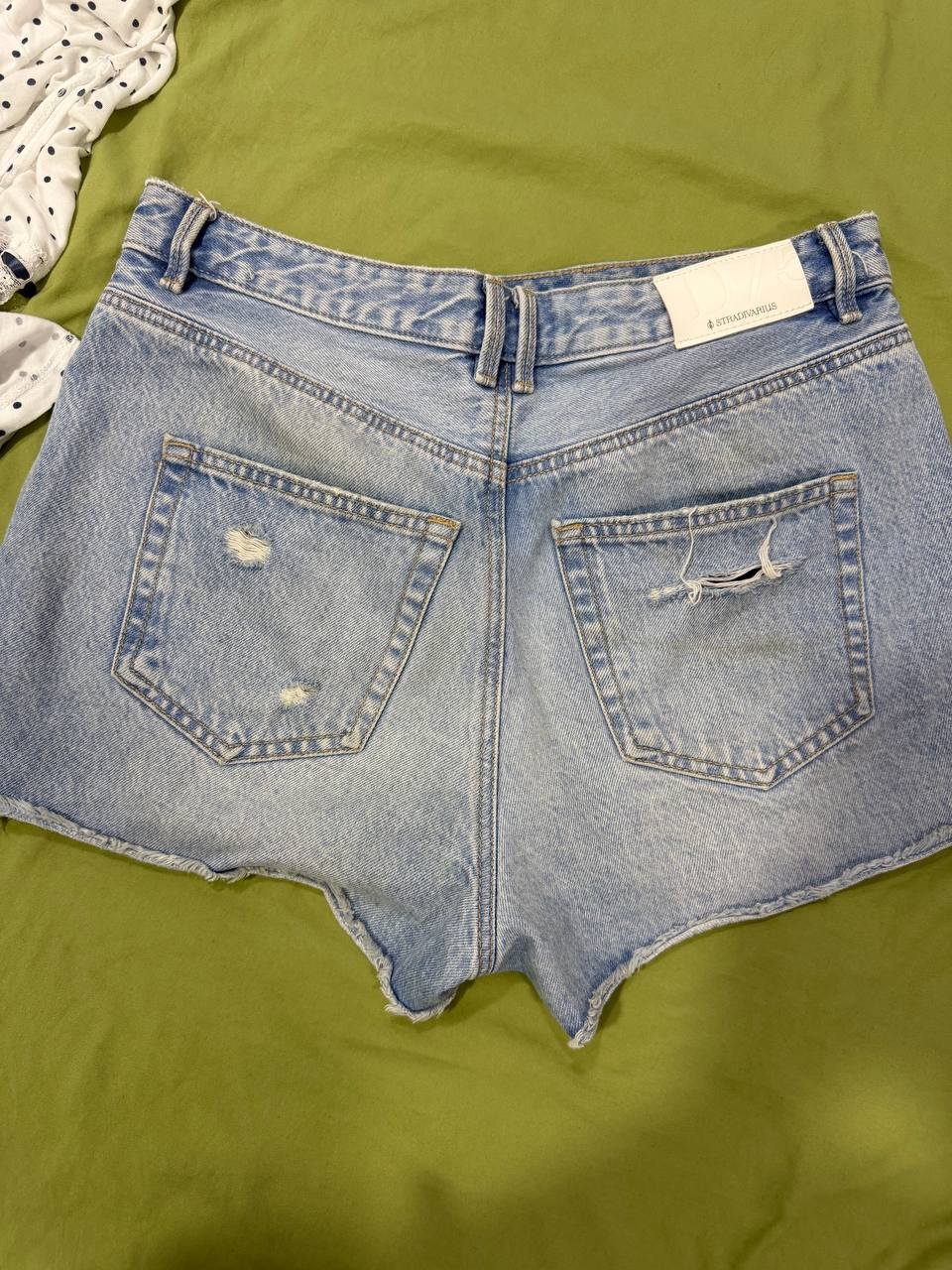 Shorts usados Stradivarius, talla M/L, defecto — usado — Batumi, Georgia
