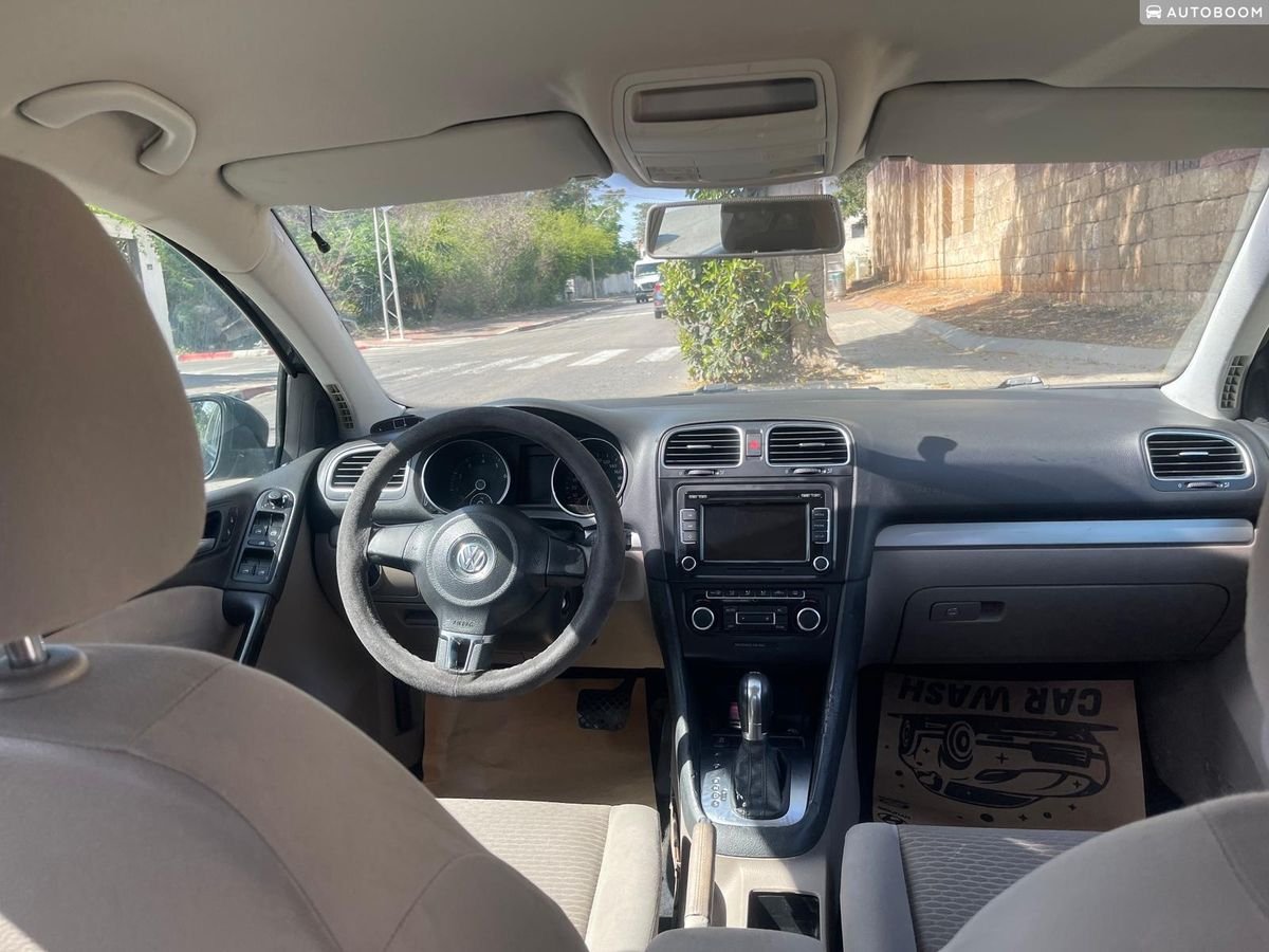 Volkswagen Golf 2012 hatchback Trendline blue — Tel Aviv, Israel