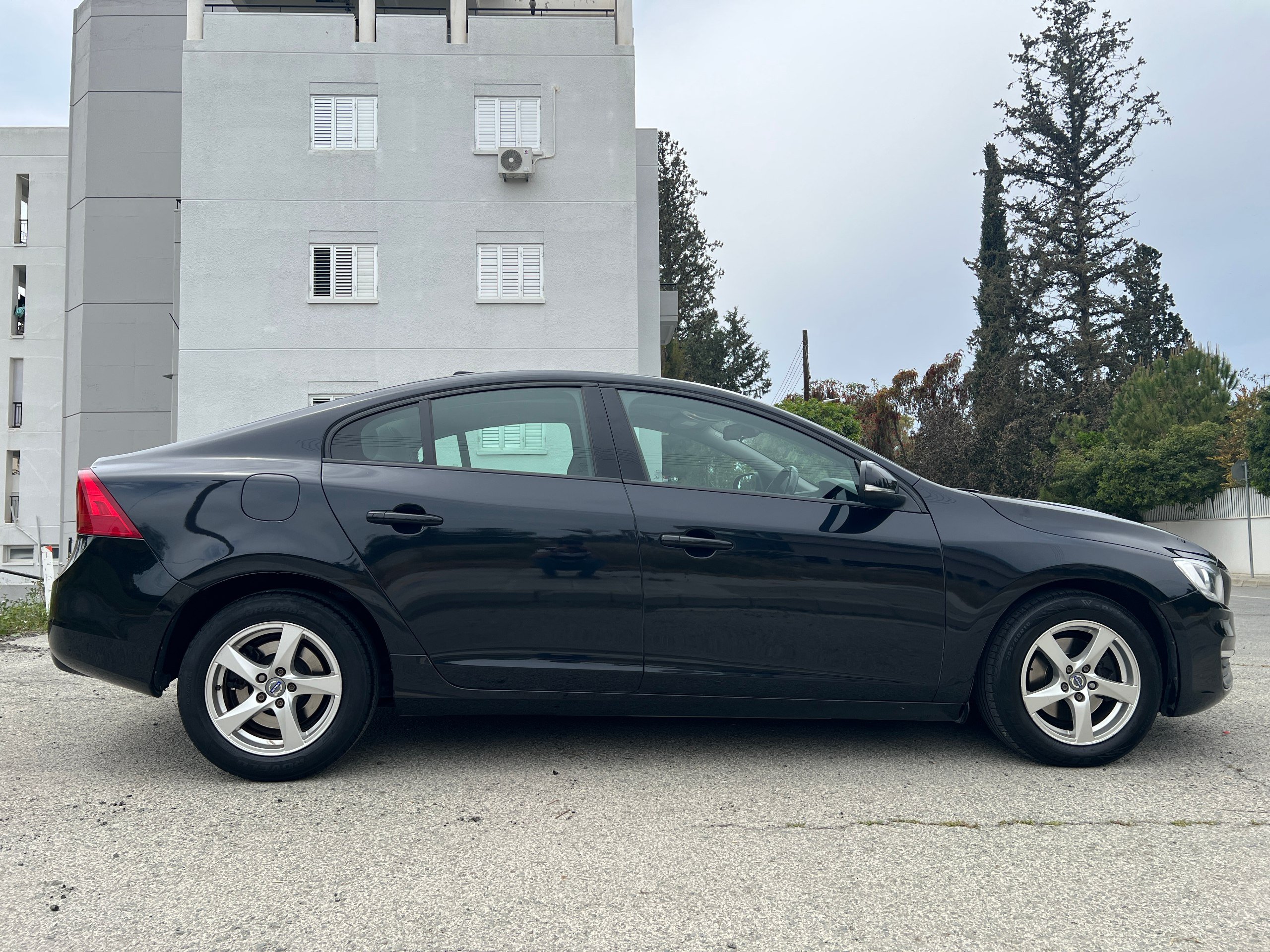 Volvo S60 2015 D2 diésel automático sedán — Nicosia, Chipre Volvo S60 2015 D2 diésel automático sedán — usado — Nicosia, Chipre
