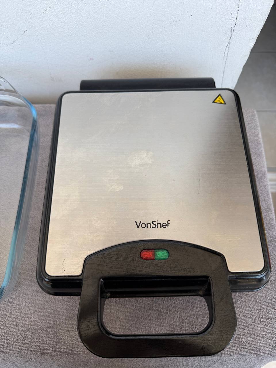 Vonshef waffle maker for 4 waffles, 1100W — Paphos, Cyprus Vonshef waffle maker for 4 waffles, 1100W — Paphos, Cyprus