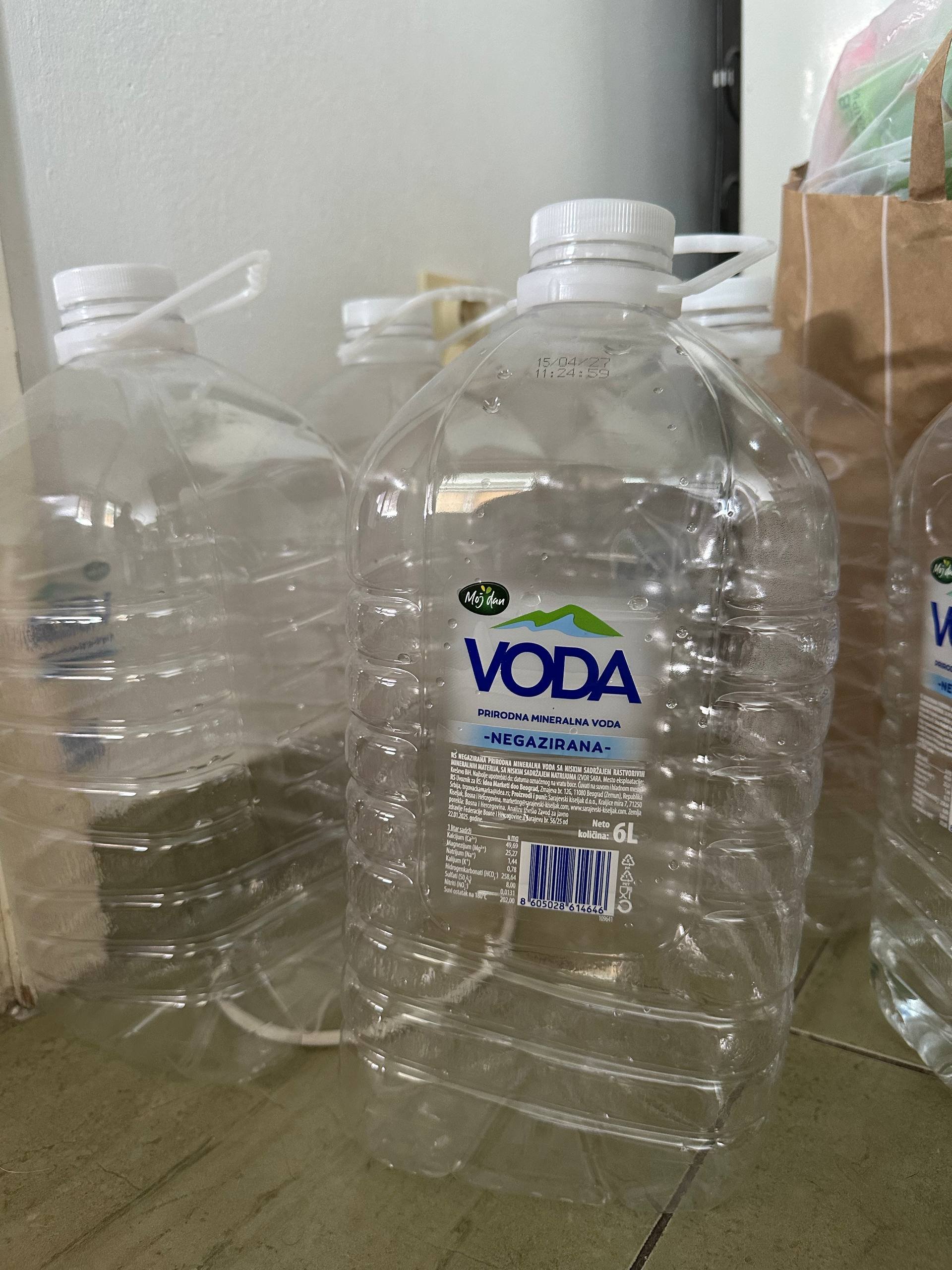 Garrafas de agua 6 L, 7 uds (recogida) — Novi Sad, Serbia