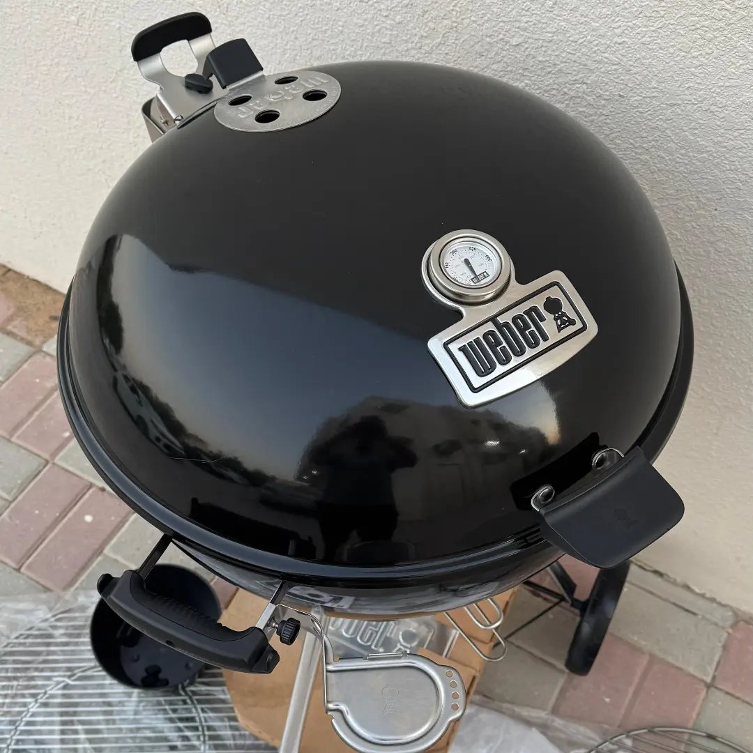 Weber Master-Touch Premium швабя угольная 57 см, новая в упаковке — Аджман, ОАЭ Weber Master-Touch Premium швабя угольная 57 см, новая в упаковке — Аджман, ОАЭ