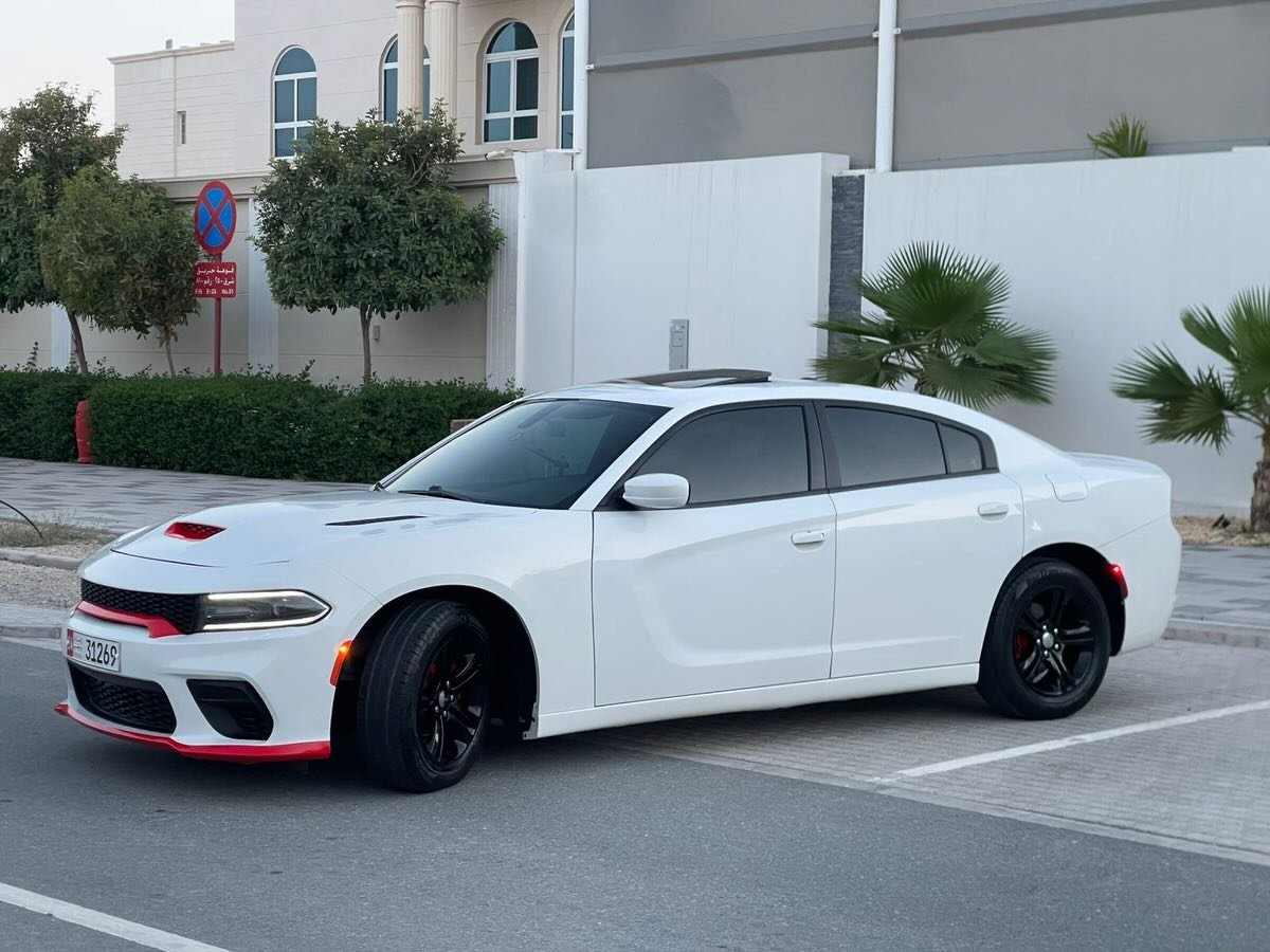 Dodge Charger 2019 белый 90 тыс — б/у — Дубай, ОАЭ