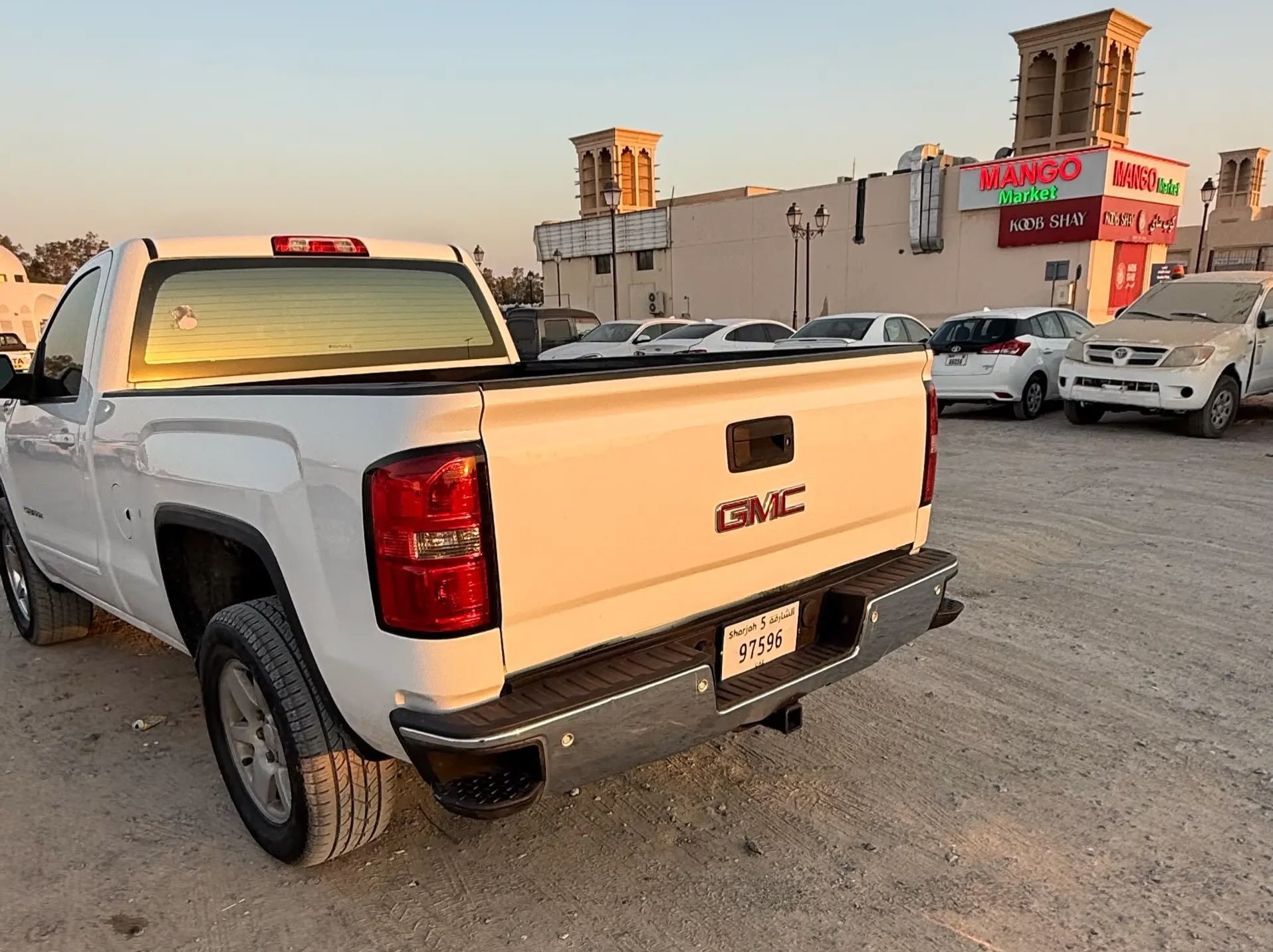 GMC Sierra 2015 أبيض بيك أب — الشارقة, الإمارات