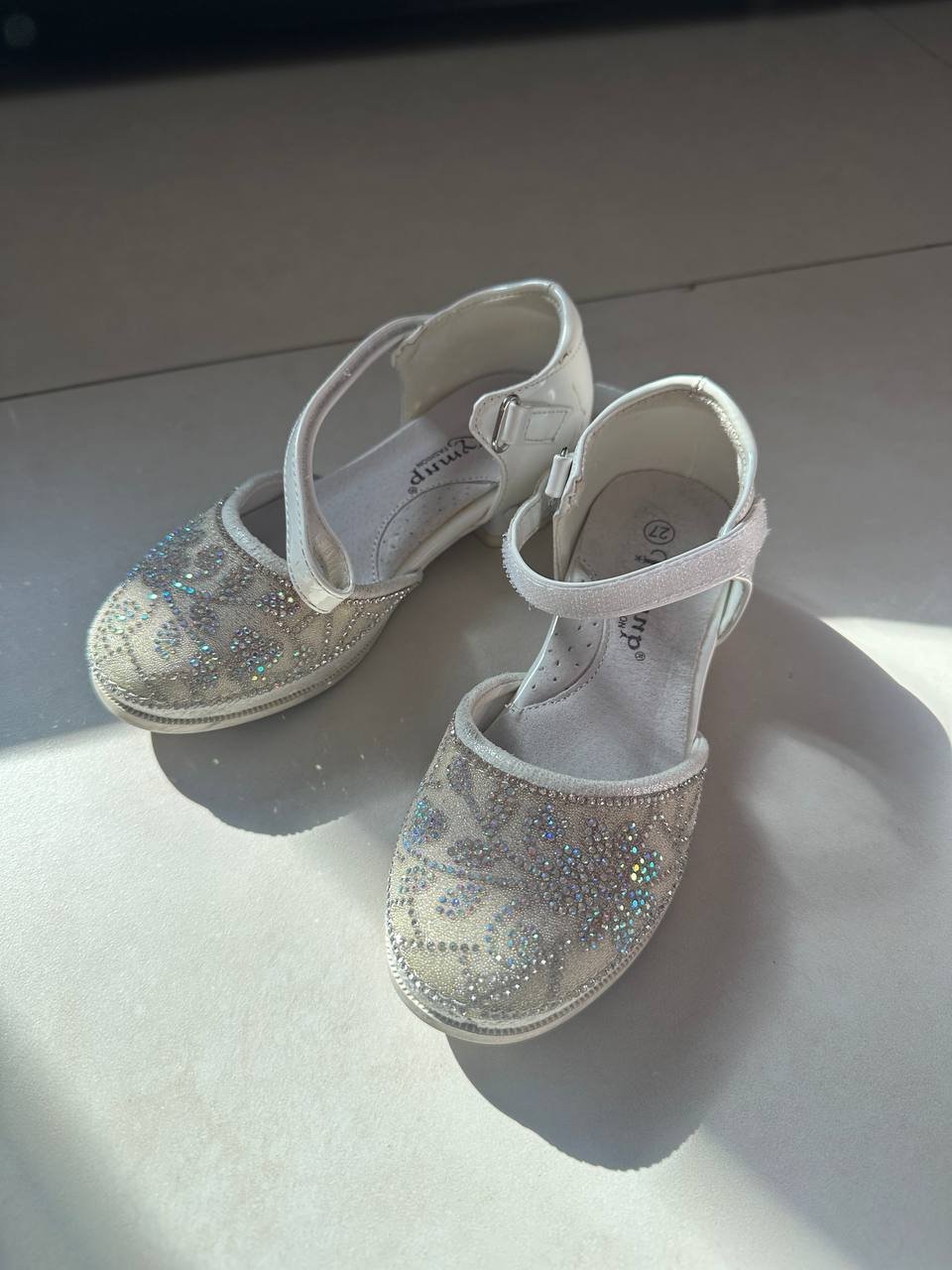 Zapatos de tacón blancos — nuevo — Dubái, EAU