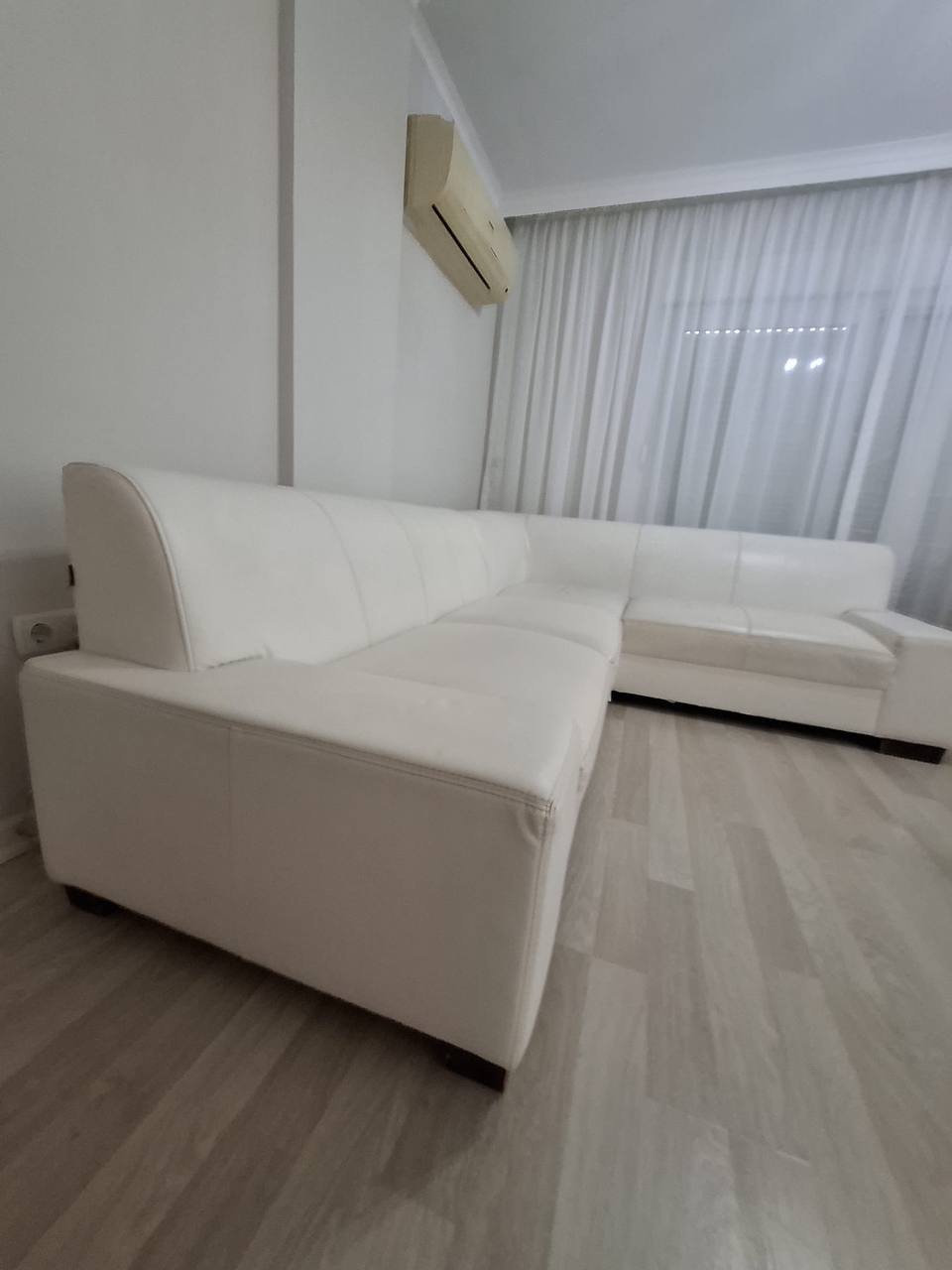 Sofá esquinero de cuero blanco, 6500 liras — used — Antalya, Turquía