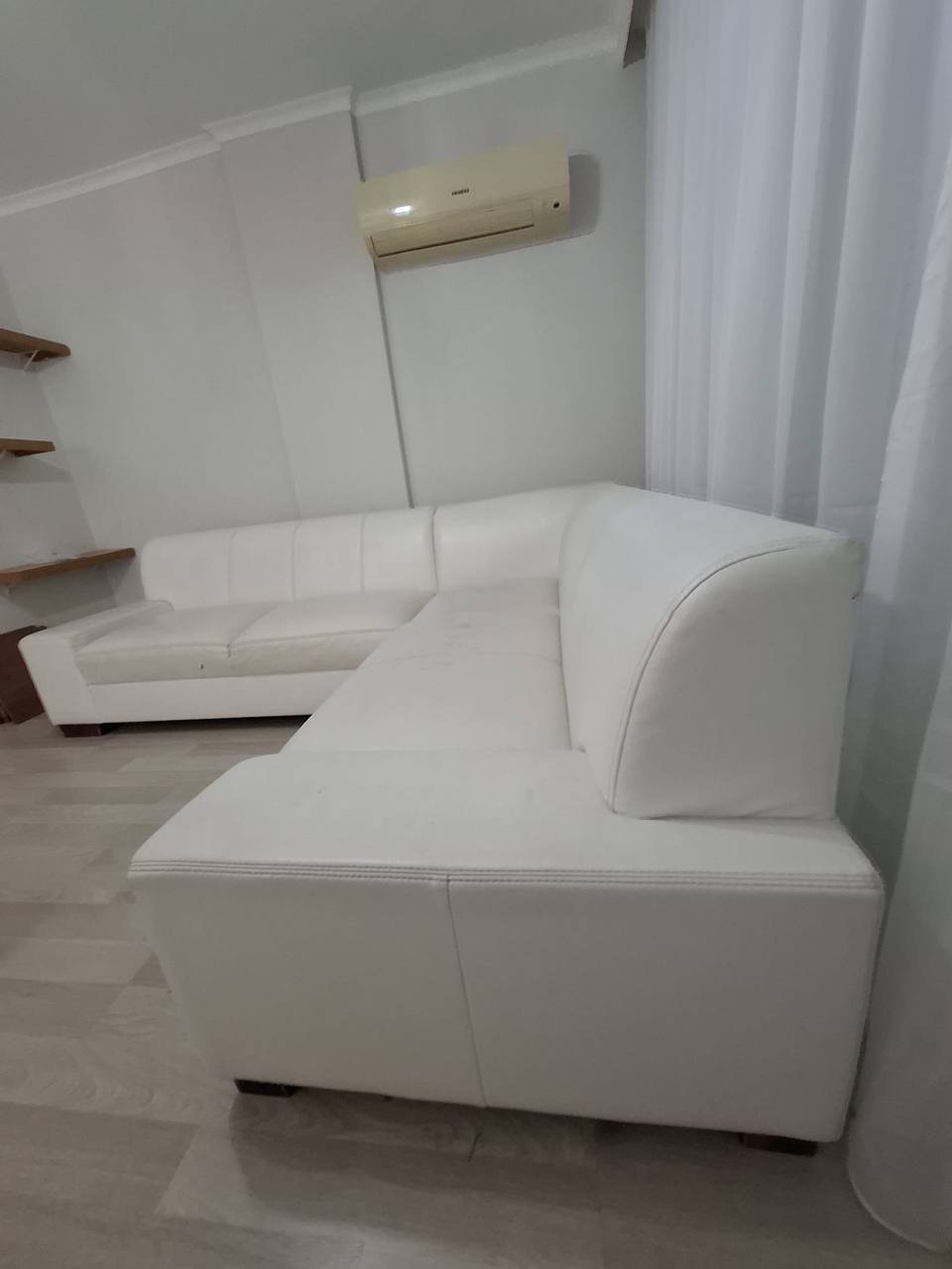 Sofá esquinero de cuero blanco, 6500 liras — used — Antalya, Turquía
