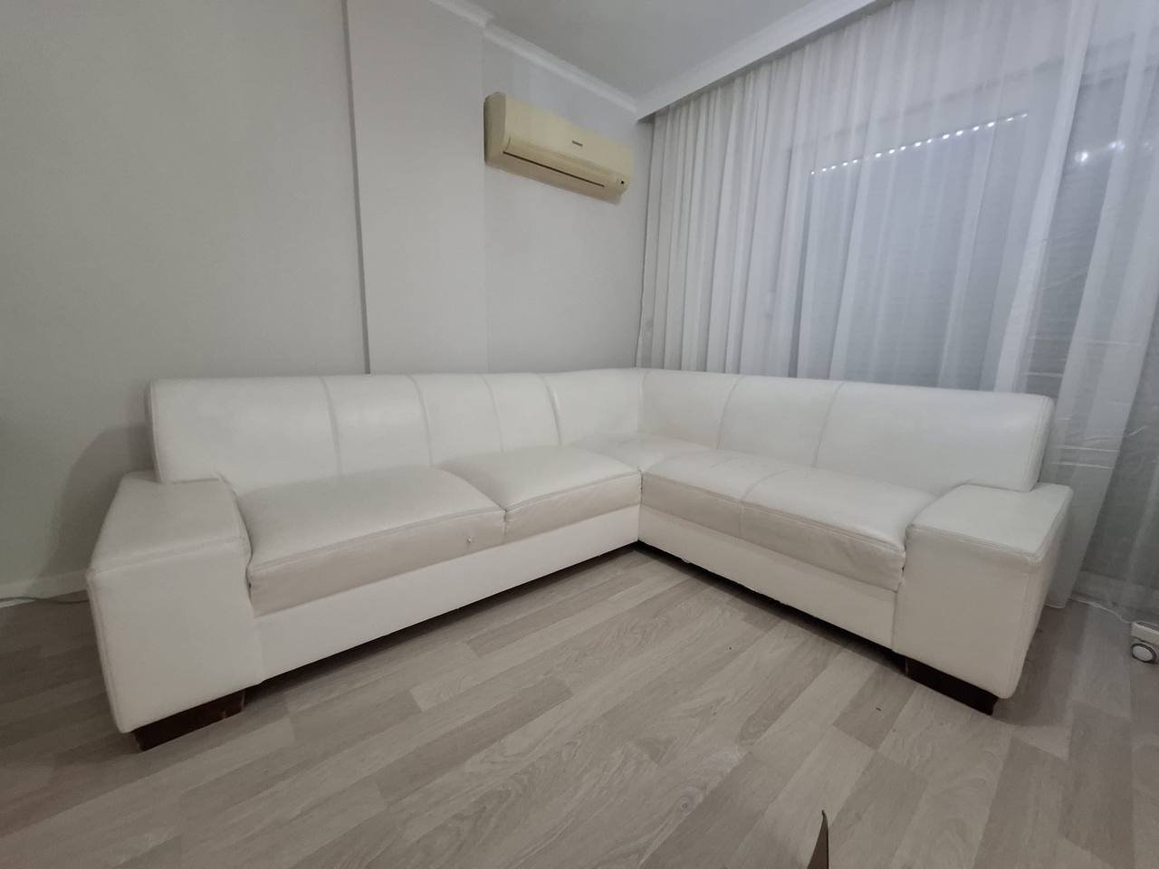 Sofá esquinero de cuero blanco, 6500 liras — used — Antalya, Turquía