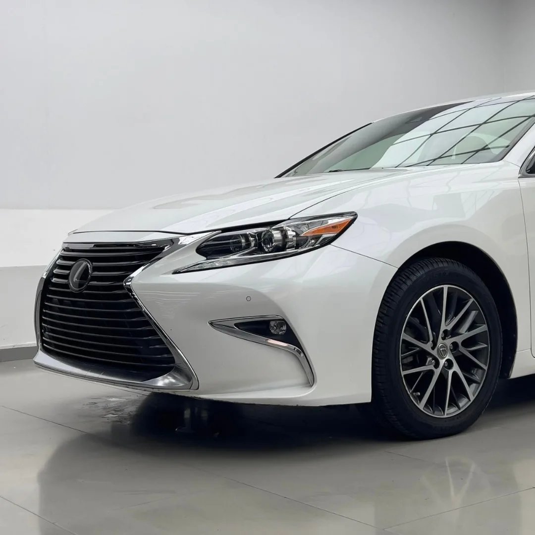 Lexus ES 350 blanco 2016 (importado de EE. UU. listo para registrar) — Dubái, EAU Lexus ES 350 blanco 2016 (importado de EE. UU. listo para registrar) — Dubái, EAU