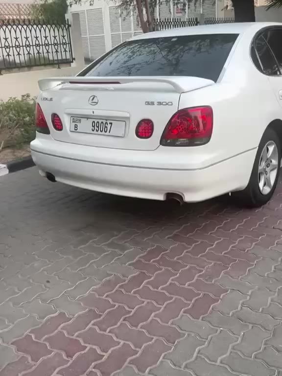 لكزس GS 300 2001 أبيض — مستعمل — دبي, الإمارات