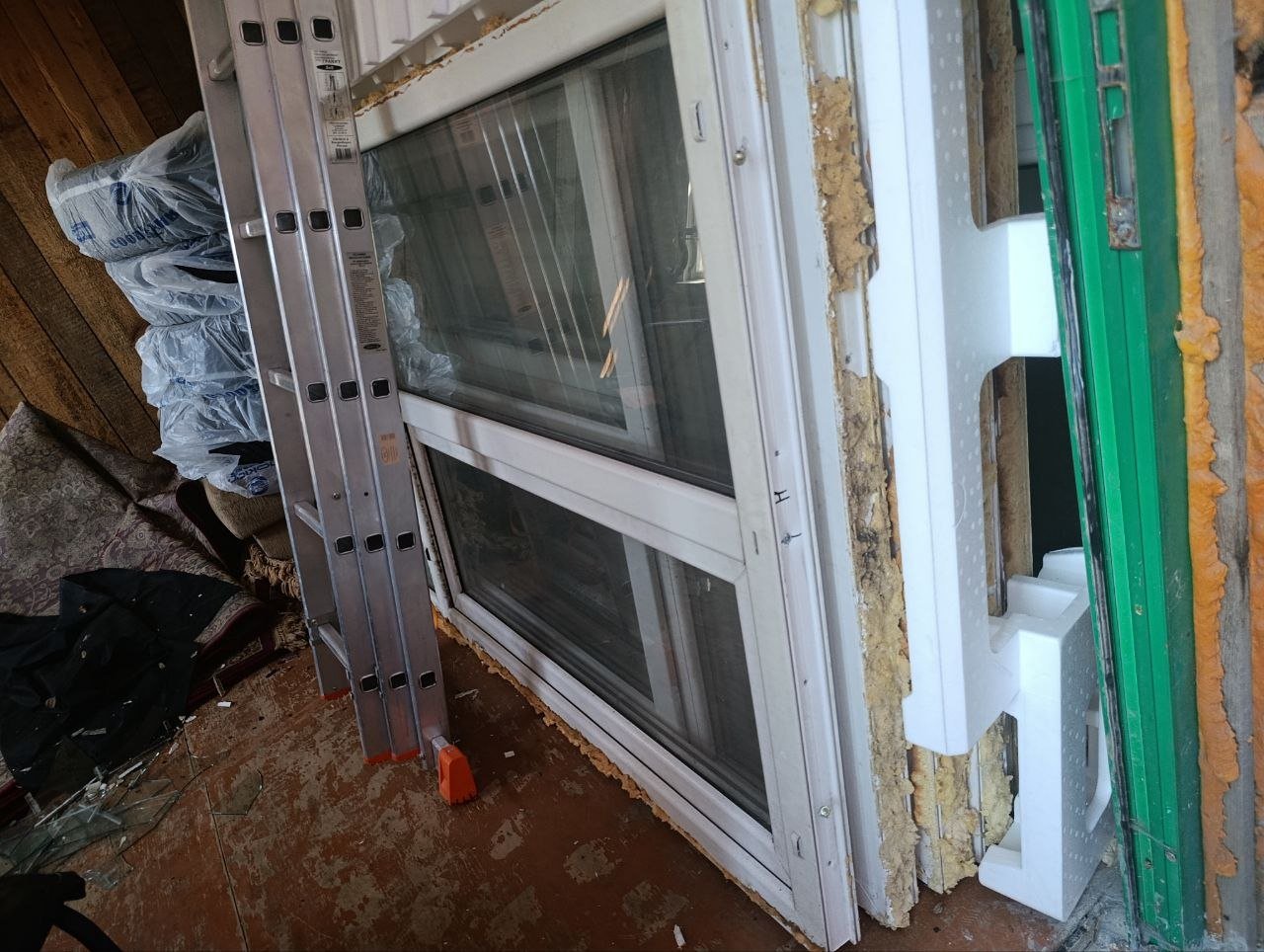 Ventanas y puertas (usadas) — Moscú, Rusia Ventanas y puertas (usadas) — Moscú, Rusia