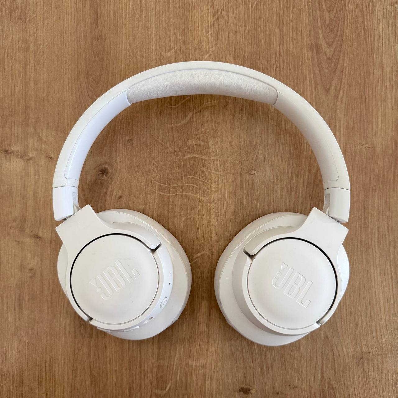 Wireless JBL headphones (white) — Saint Petersburg, Russia Wireless JBL headphones (white) — Saint Petersburg, Russia