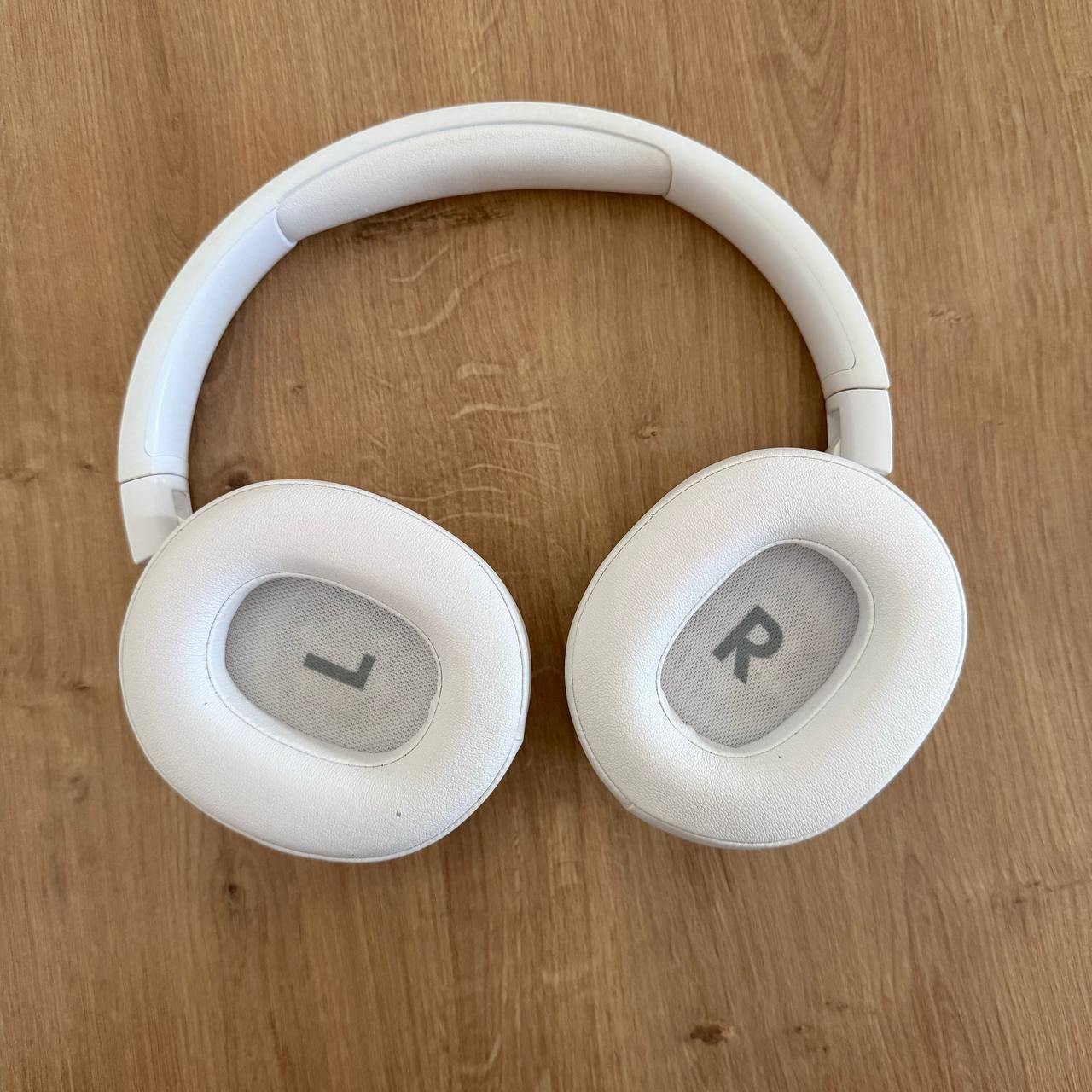 Wireless JBL headphones (white) — Saint Petersburg, Russia Wireless JBL headphones (white) — Saint Petersburg, Russia