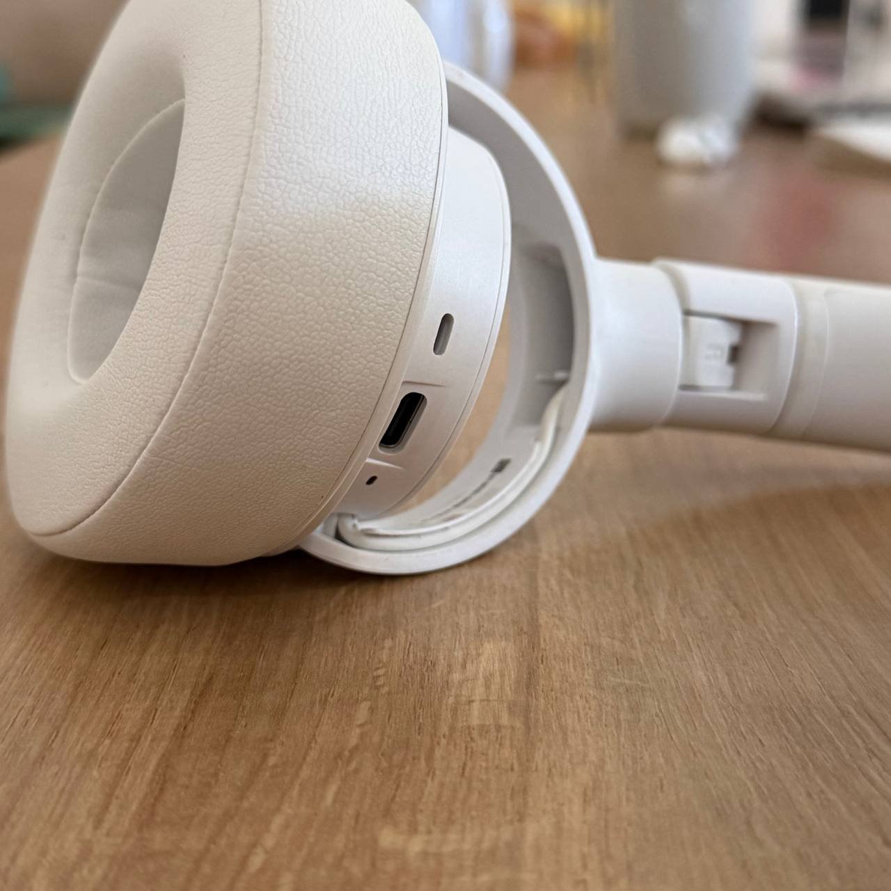 Wireless JBL headphones (white) — Saint Petersburg, Russia Wireless JBL headphones (white) — Saint Petersburg, Russia