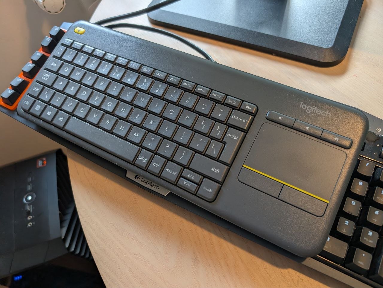 Wireless keyboard Logitech K400 Plus — Belgrade, Serbia