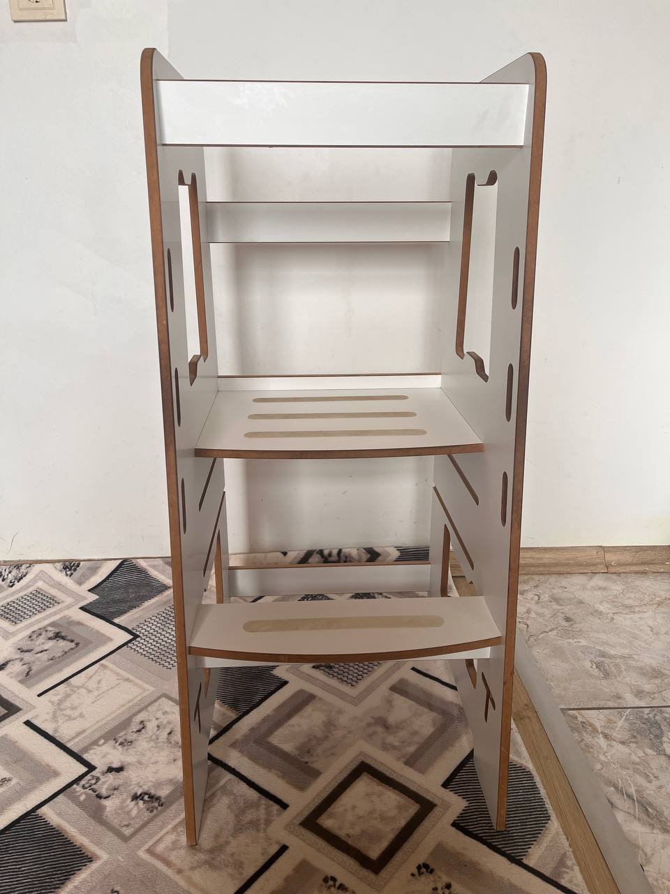 Wooden 3-tier shelf — Antalya, Turkey