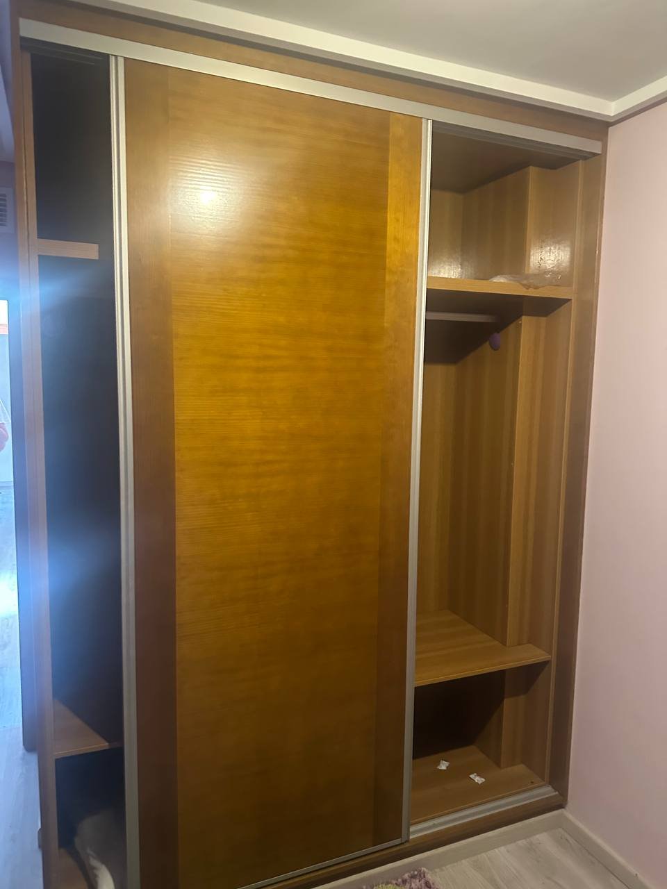 Armario de madera con puertas correderas — used — Alicante, España