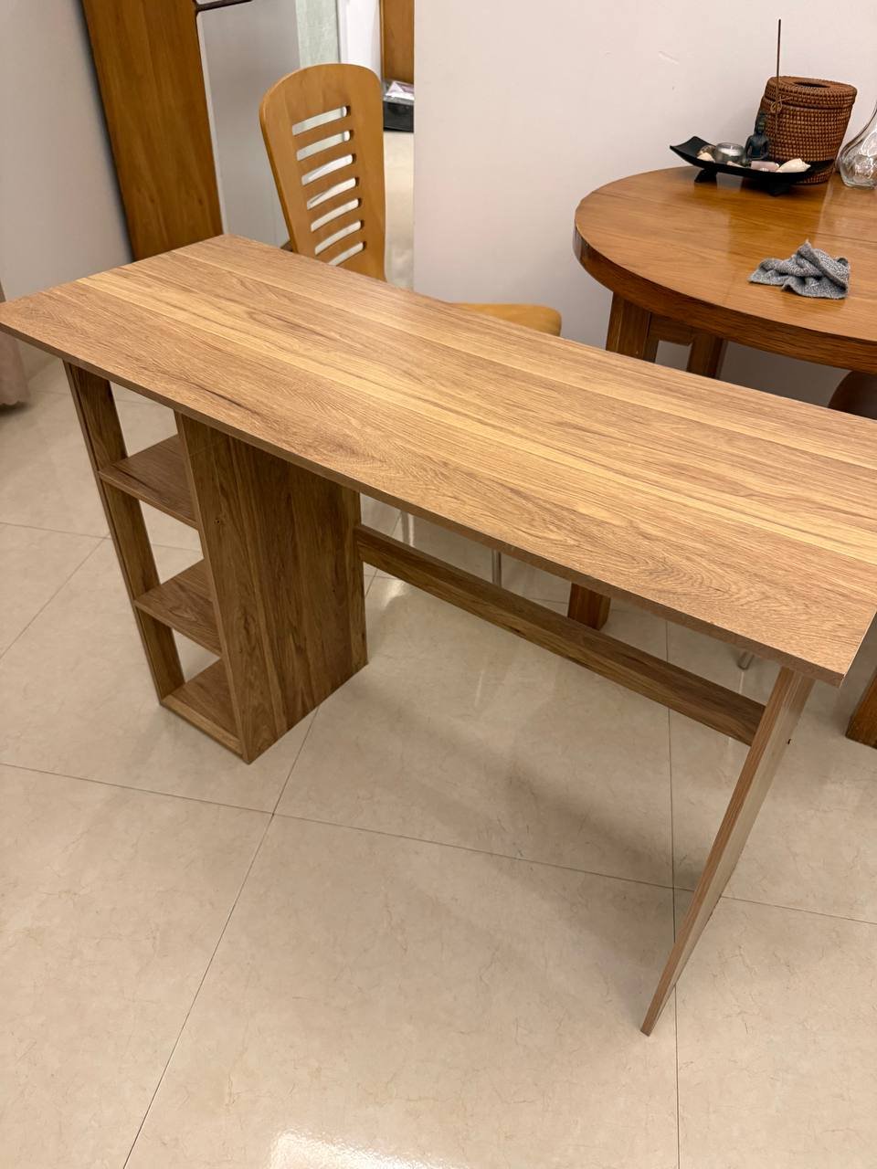 Mesa de madera, solo recogida — Nha Trang, Vietnam