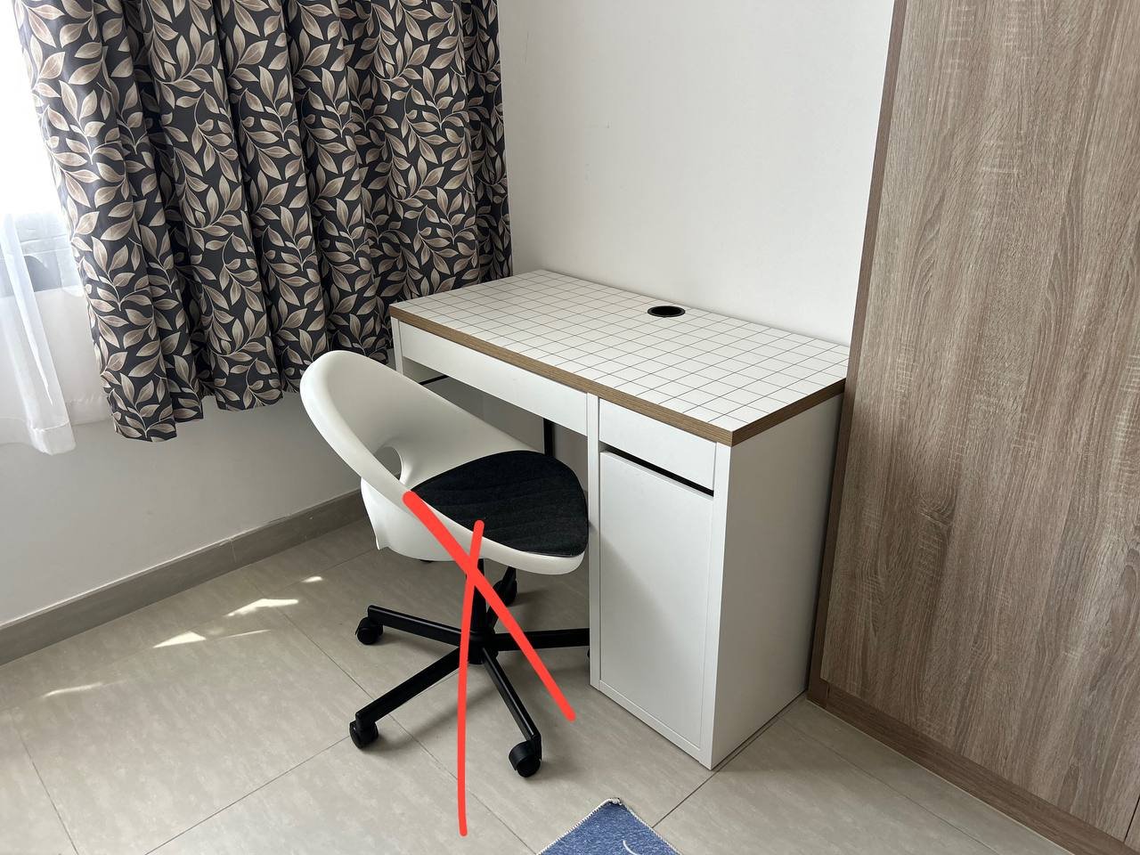 Письменный стол 100 AED — Дубай, ОАЭ